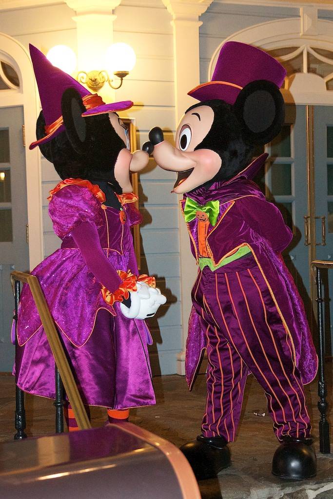 Disney Parks Blog treats lucky guests to a party at the Mansion