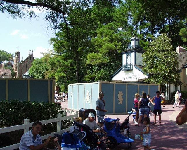 FASTPASS installation at the Haunted Mansion