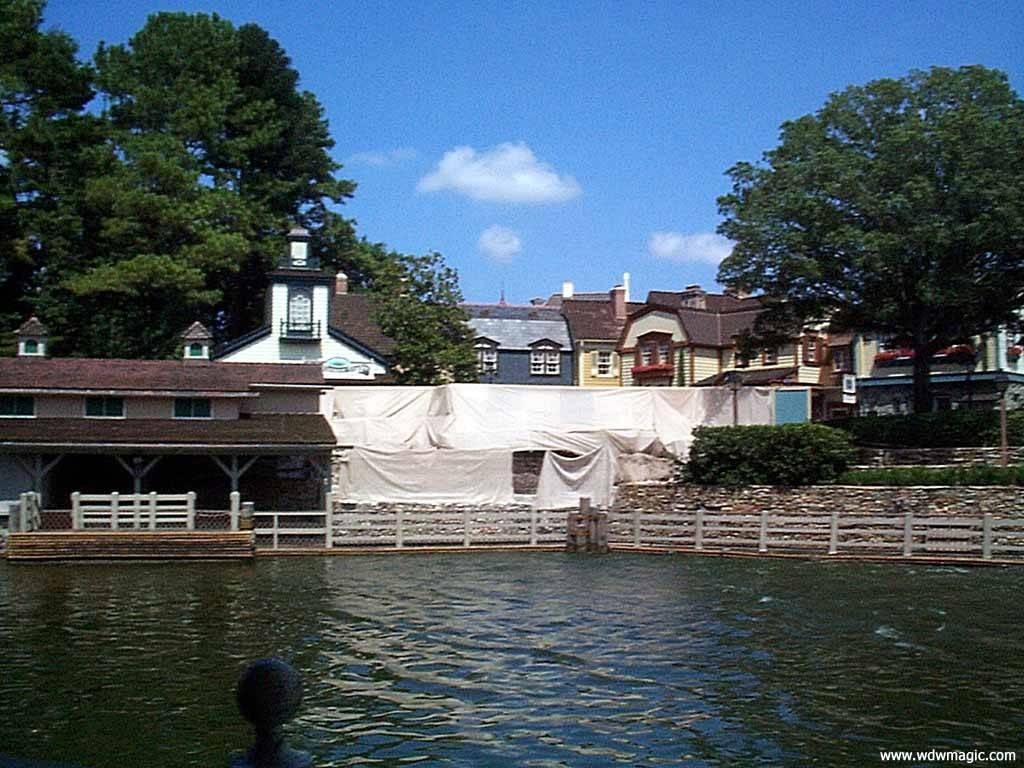 Haunted Mansion FASTPASS construction