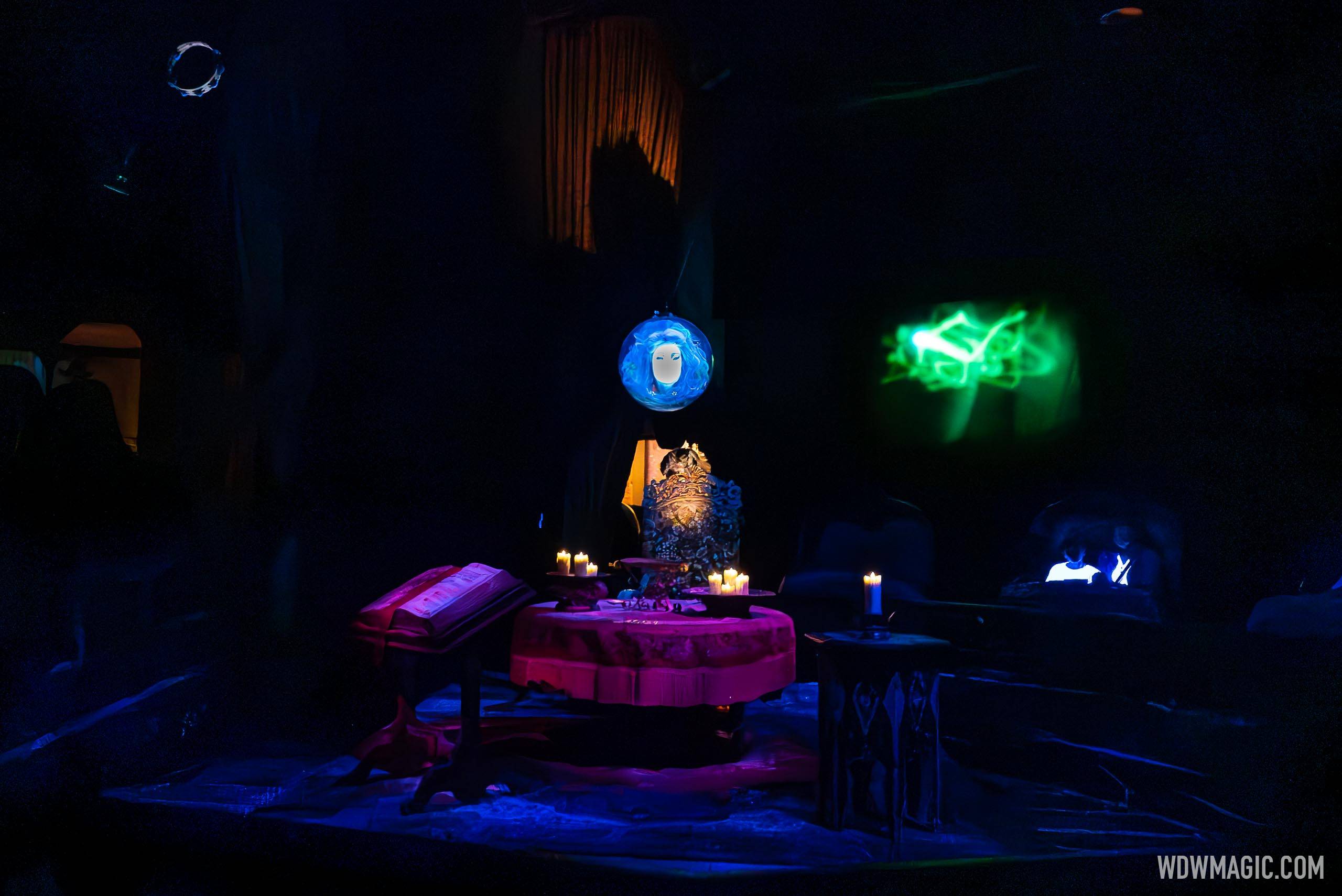 New unload projection effect at the Haunted Mansion