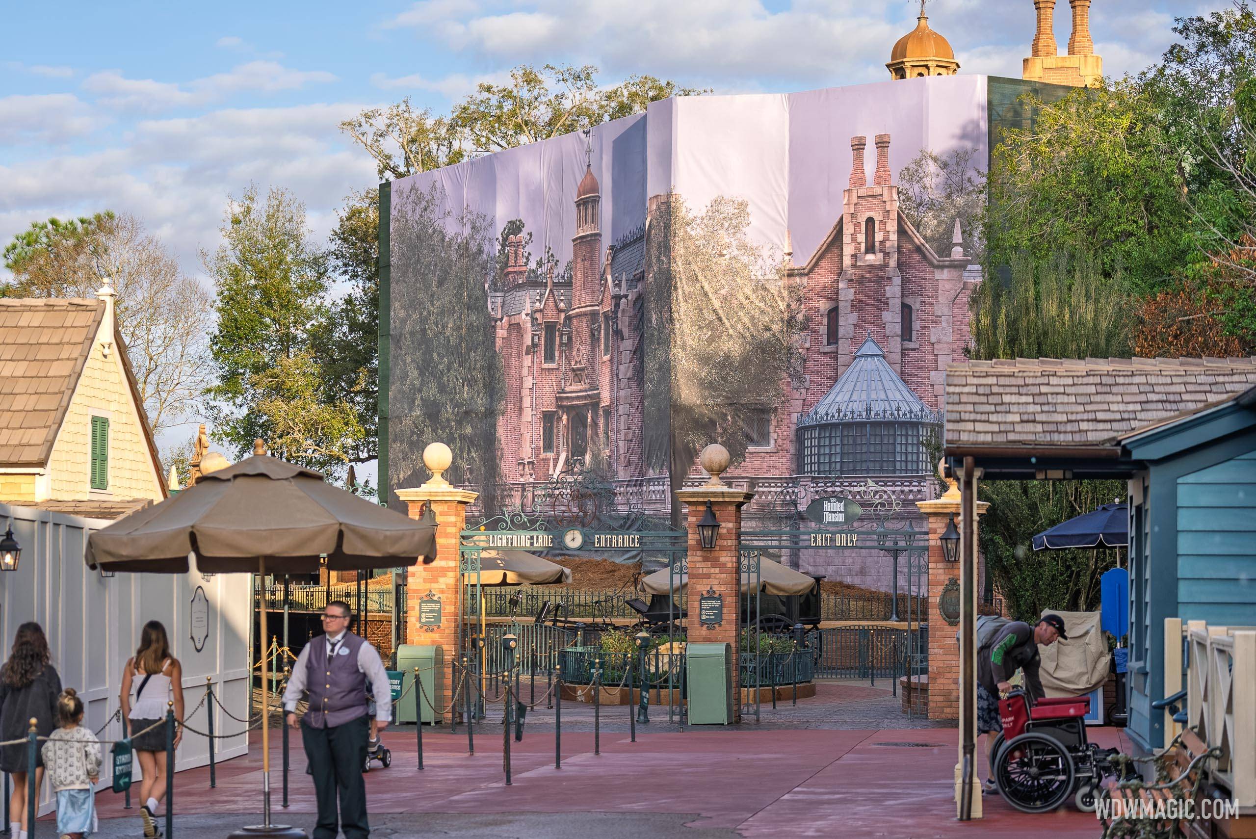 Haunted Mansion Photo Wrap Complete With Caretaker Detail