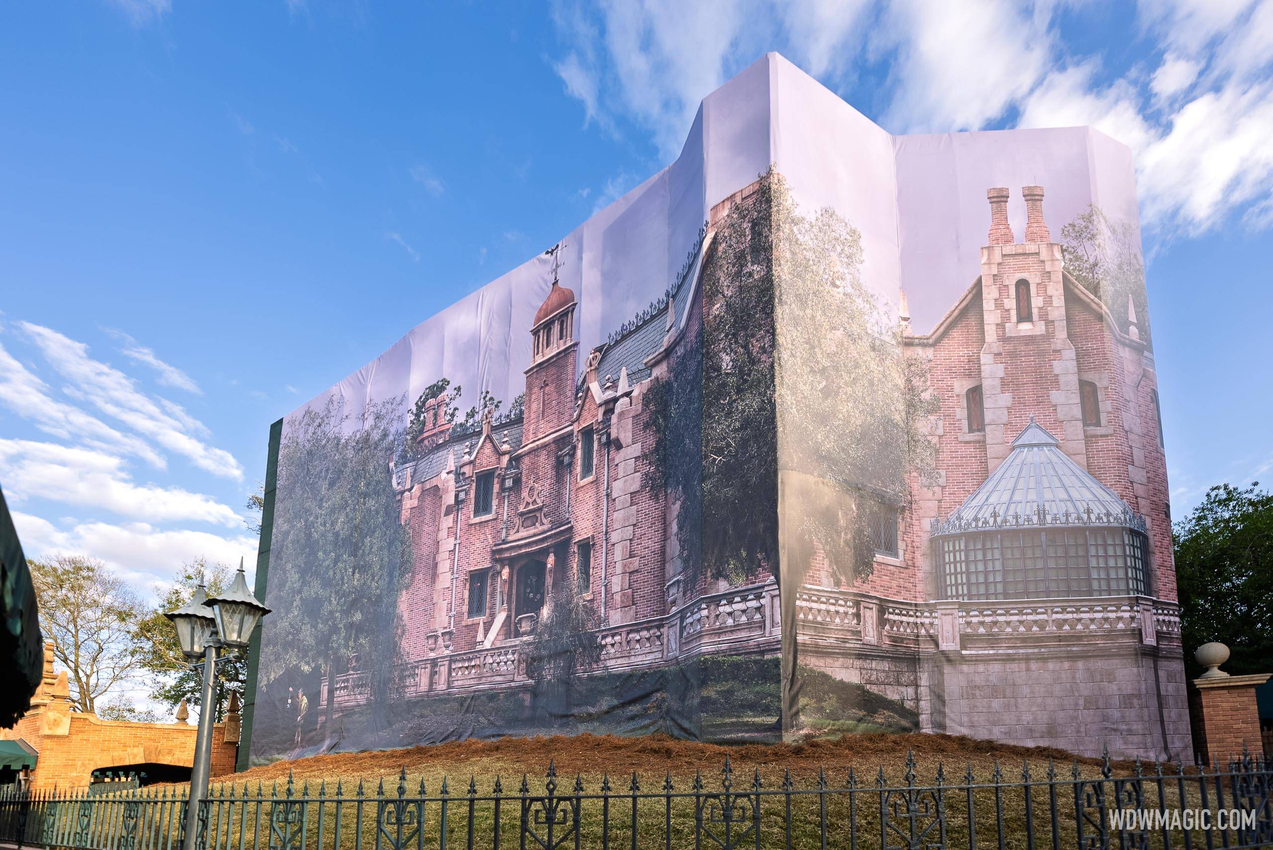 Haunted Mansion Photo Wrap Complete With Caretaker Detail