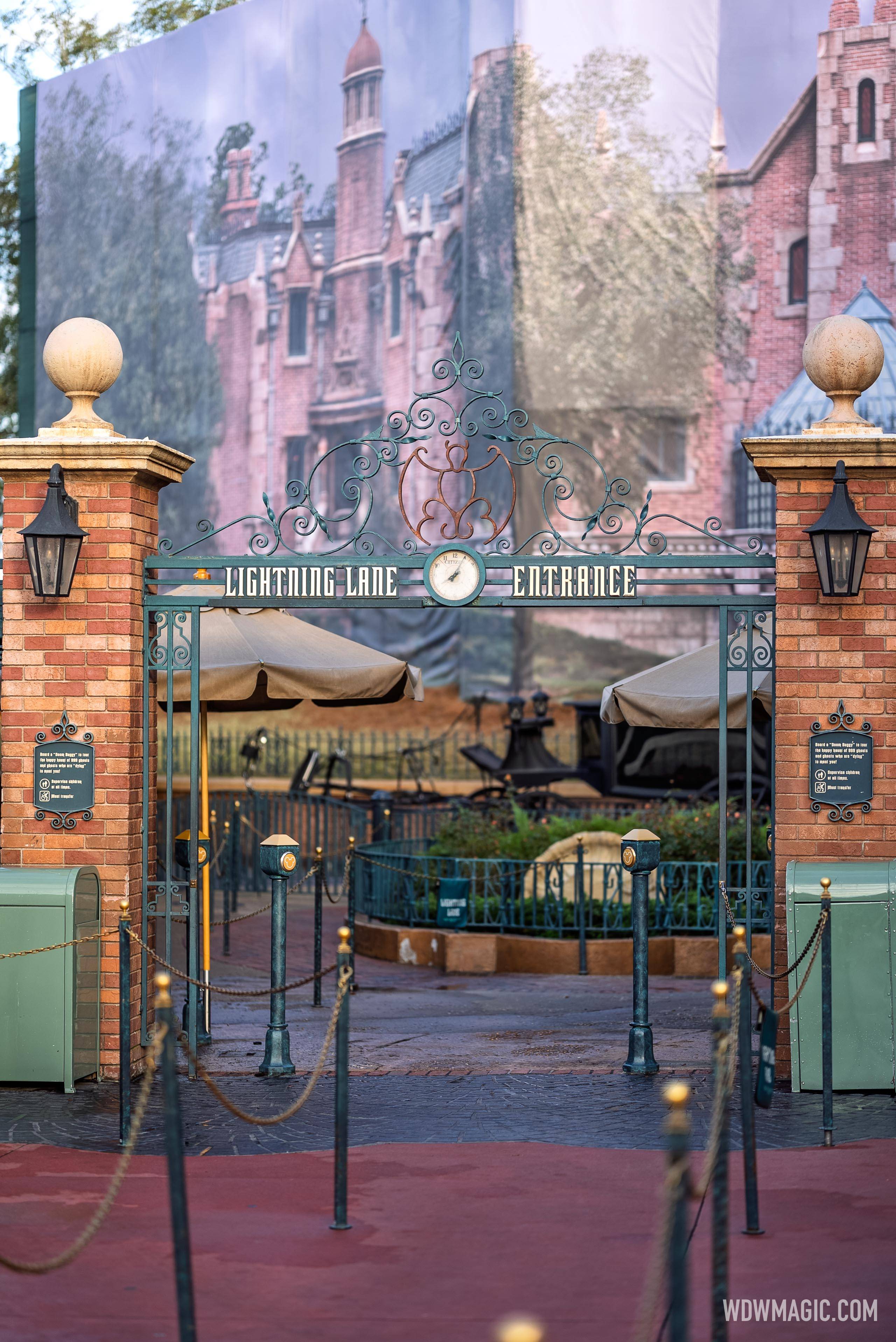 Haunted Mansion Photo Wrap Complete With Caretaker Detail
