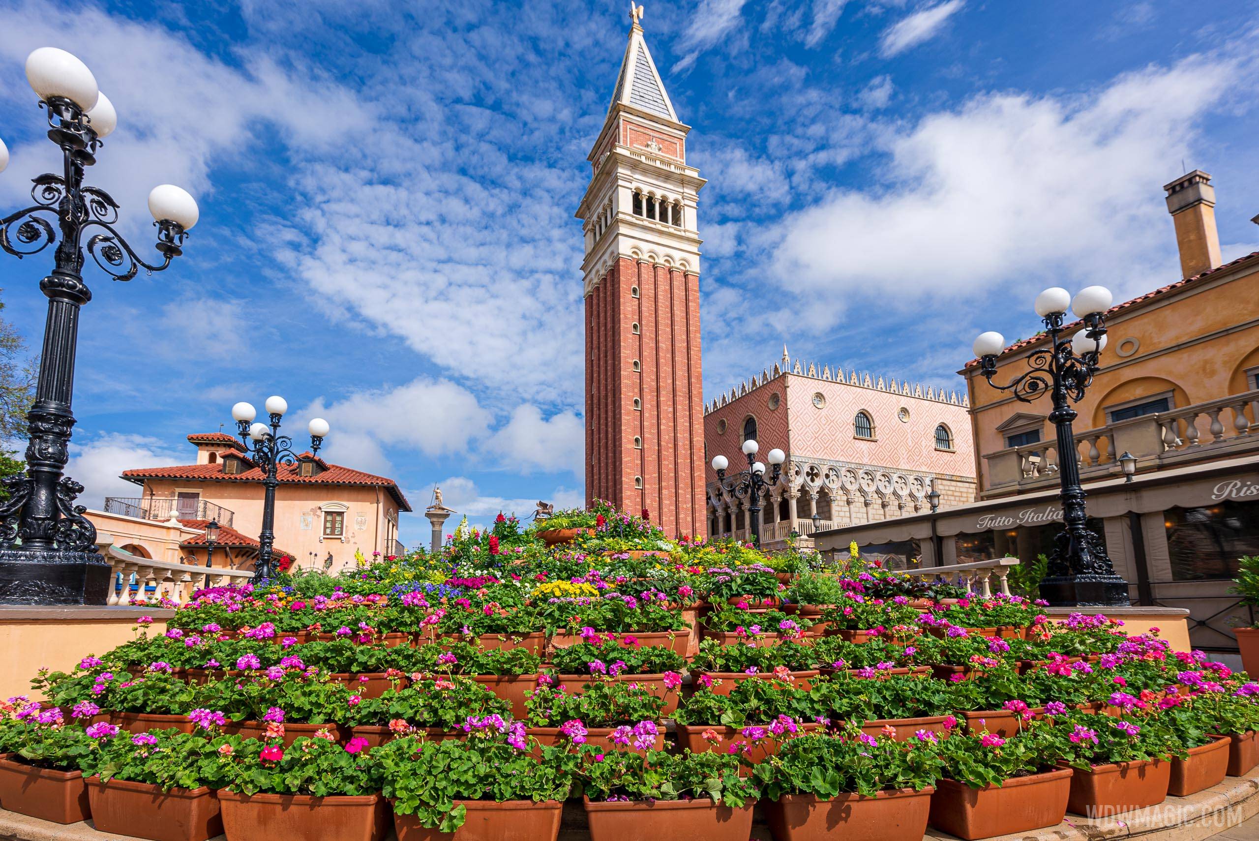 PHOTOS - Floral display takes to the plaza at the Italy Pavilion