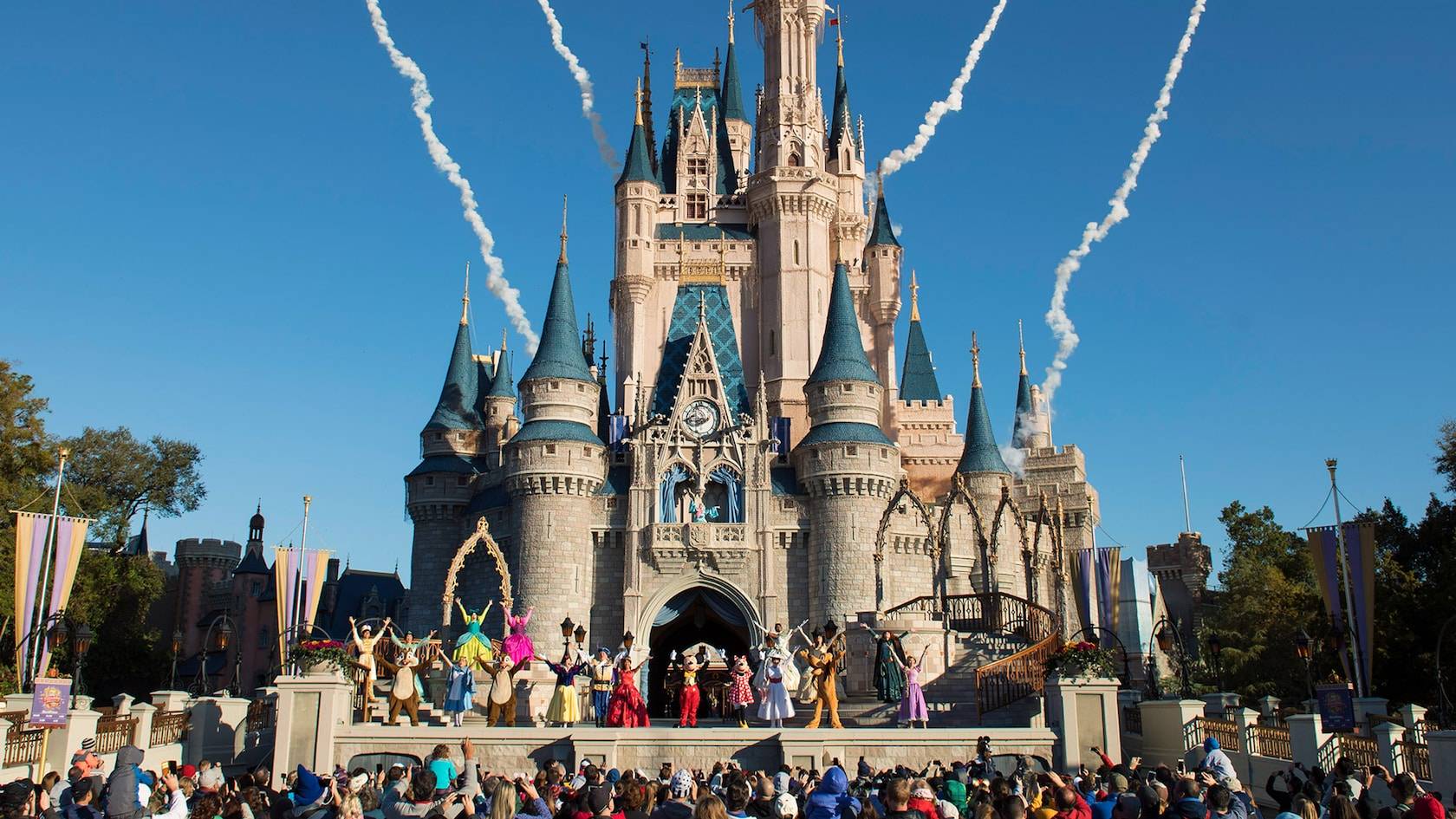 Magic Kingdom's Let the Magic Begin Welcome Show Not Returning After Castle Work