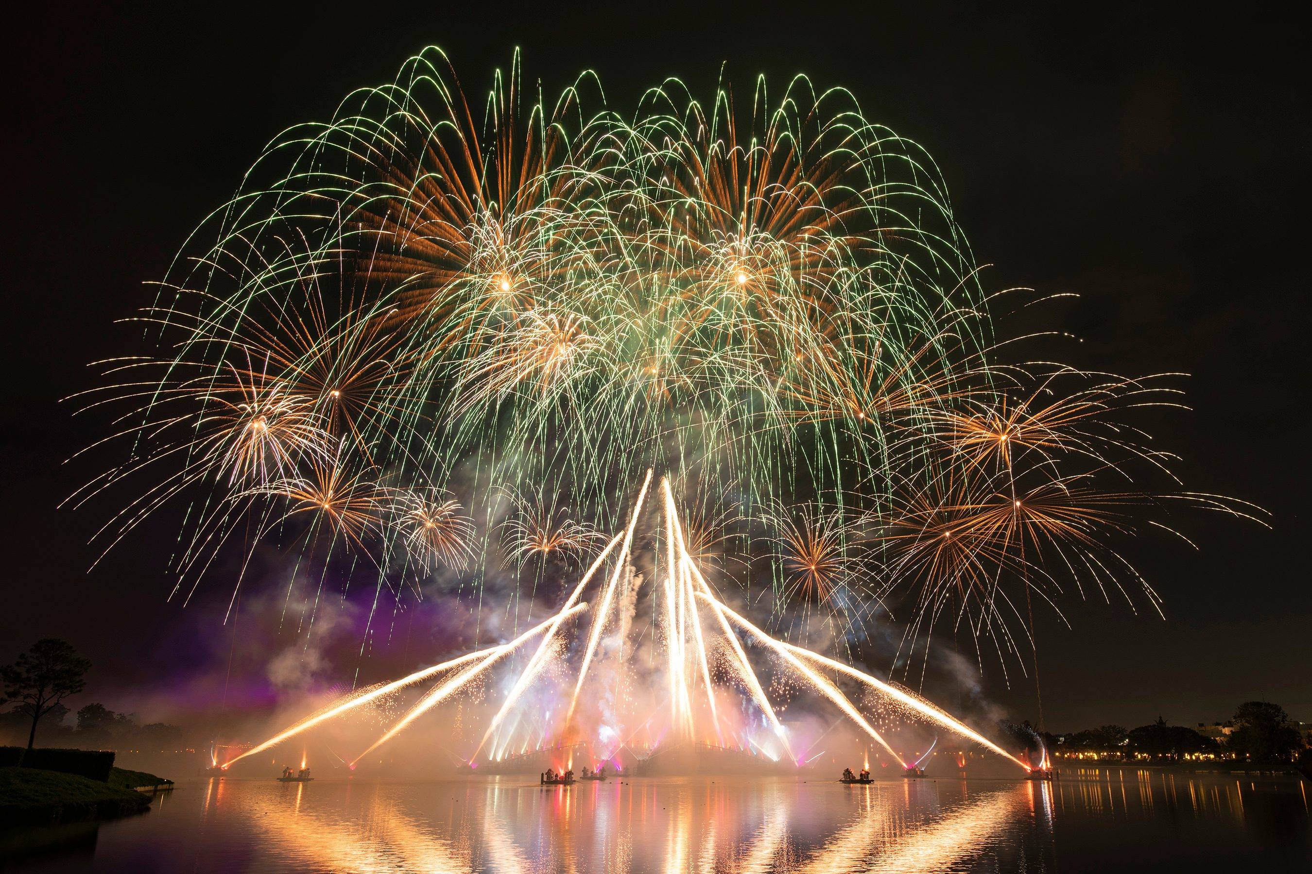 VIDEO Luminous the Symphony of Us firework spectacular debuts in EPCOT at Walt Disney World