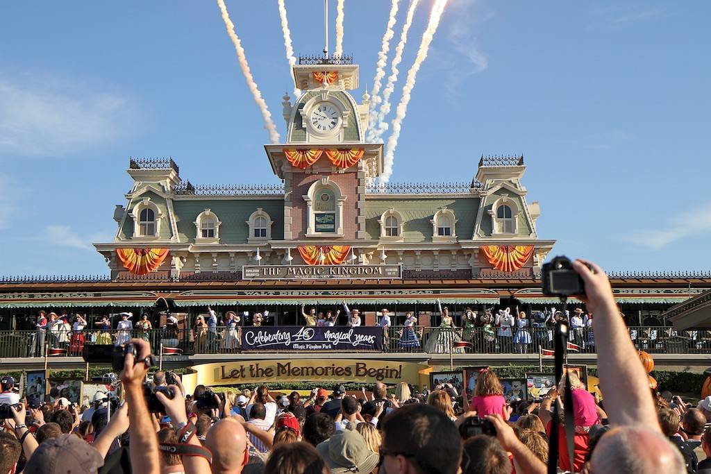 VIDEO - Magic Kingdom Celebrates 40th Anniversary with a gala procession and castle stage ceremony
