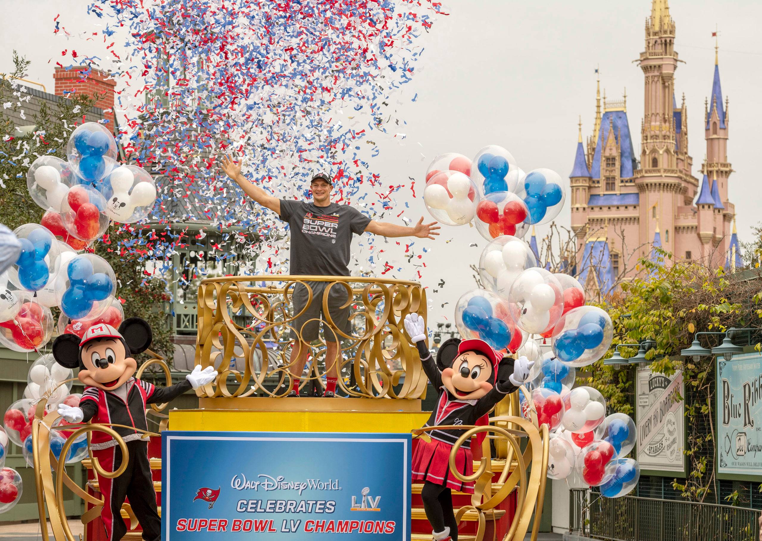 Rob Gronkowski visits Walt Disney World after Super Bowl LV