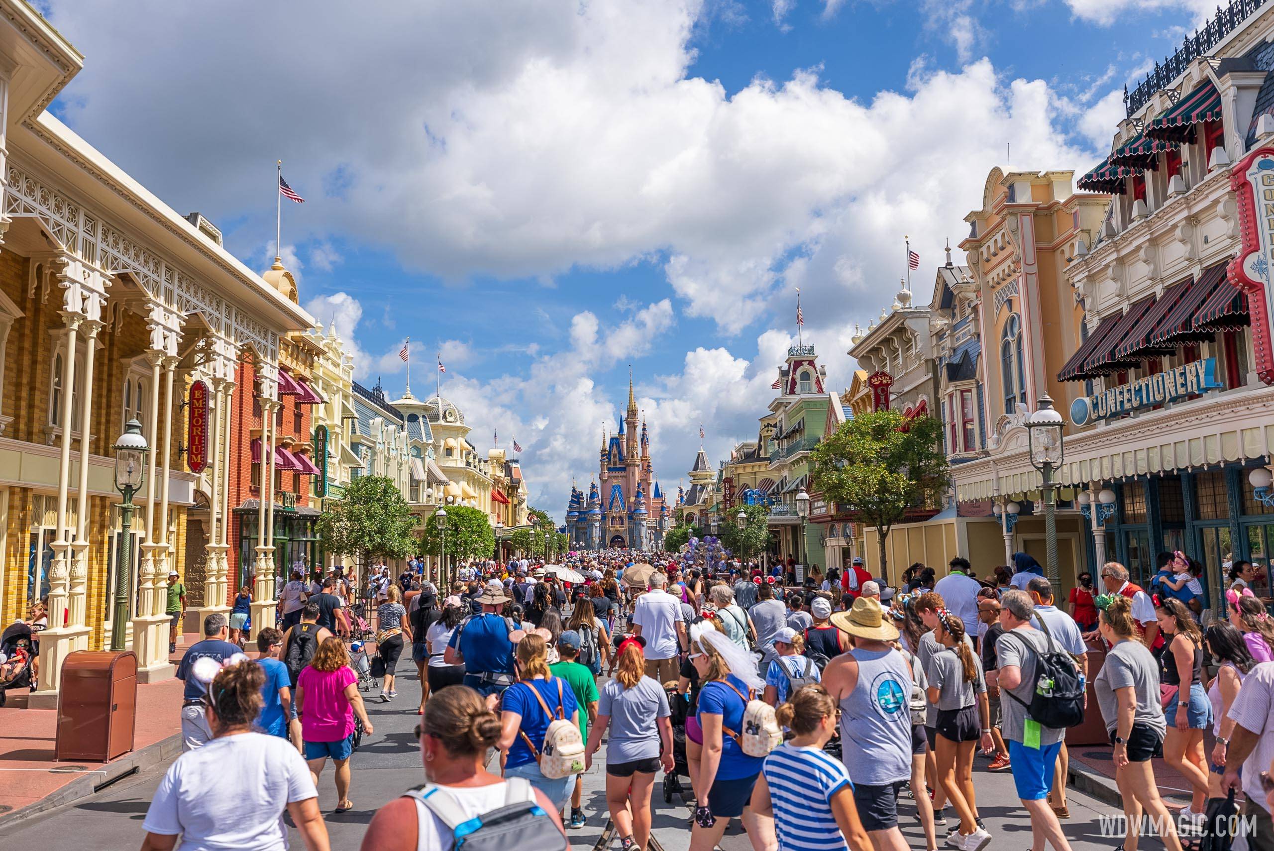 Magic Kingdom rope drop and morning crowds - July 21 2021