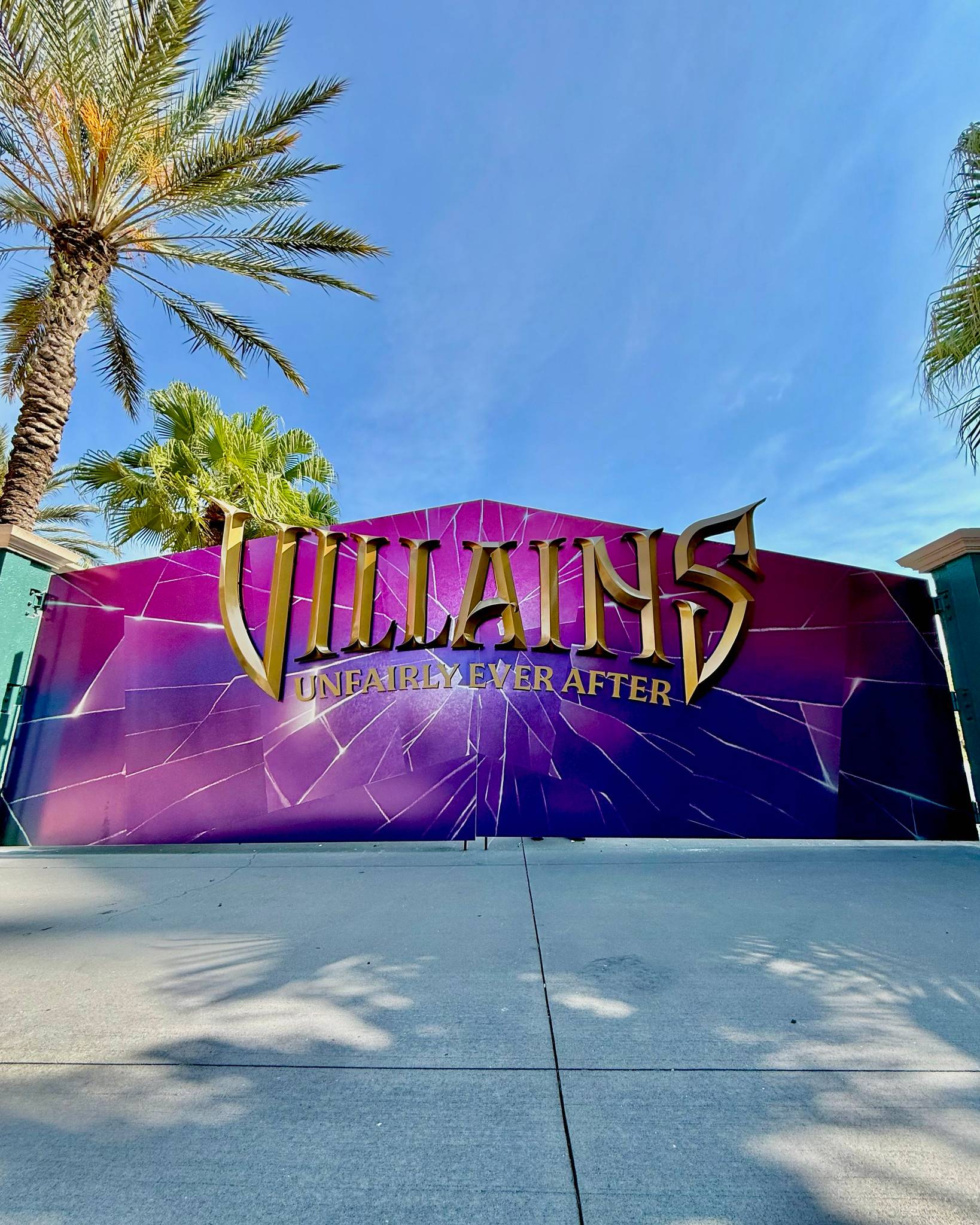 'Villains: Unfairly Ever After' Exterior Theming Complete at Disney's Hollywood Studios
