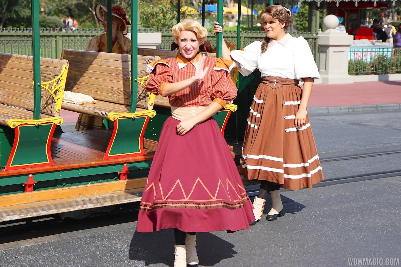 VIDEO - The new fall edition of the Main Street Trolley Show