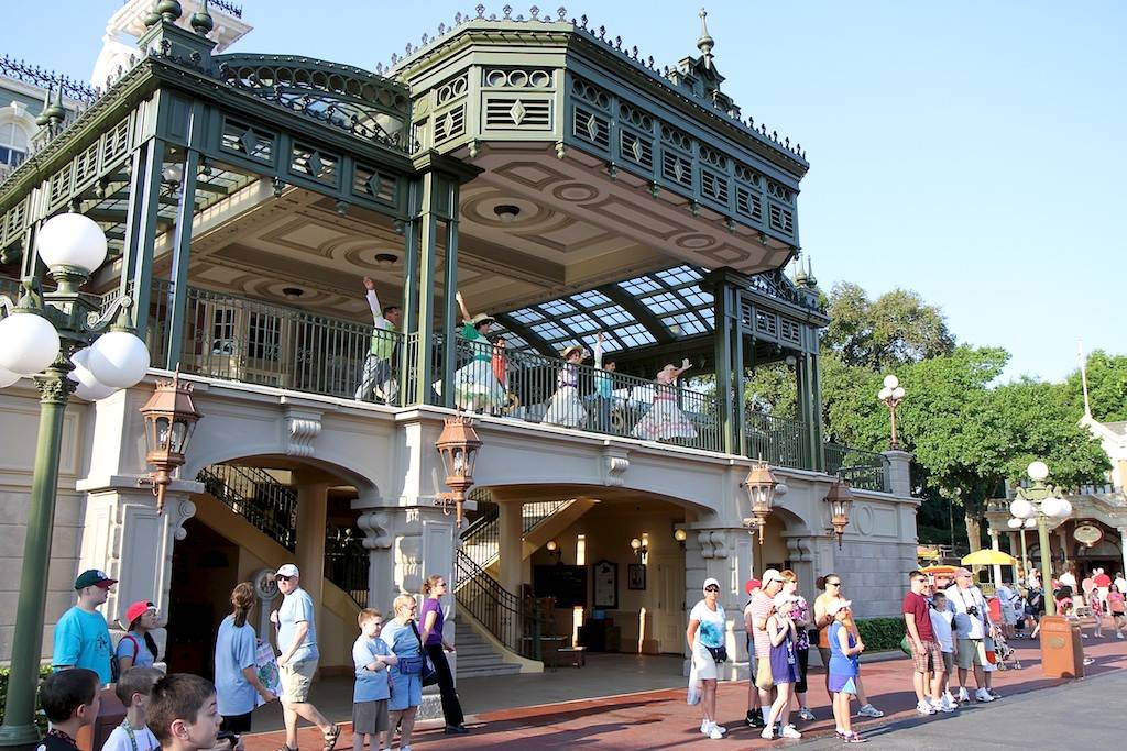 PHOTOS - Main Street Trolley show expands to the train station balcony