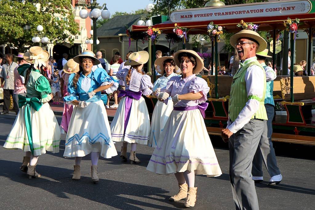 PHOTOS - Main Street Trolley show expands to the train station balcony