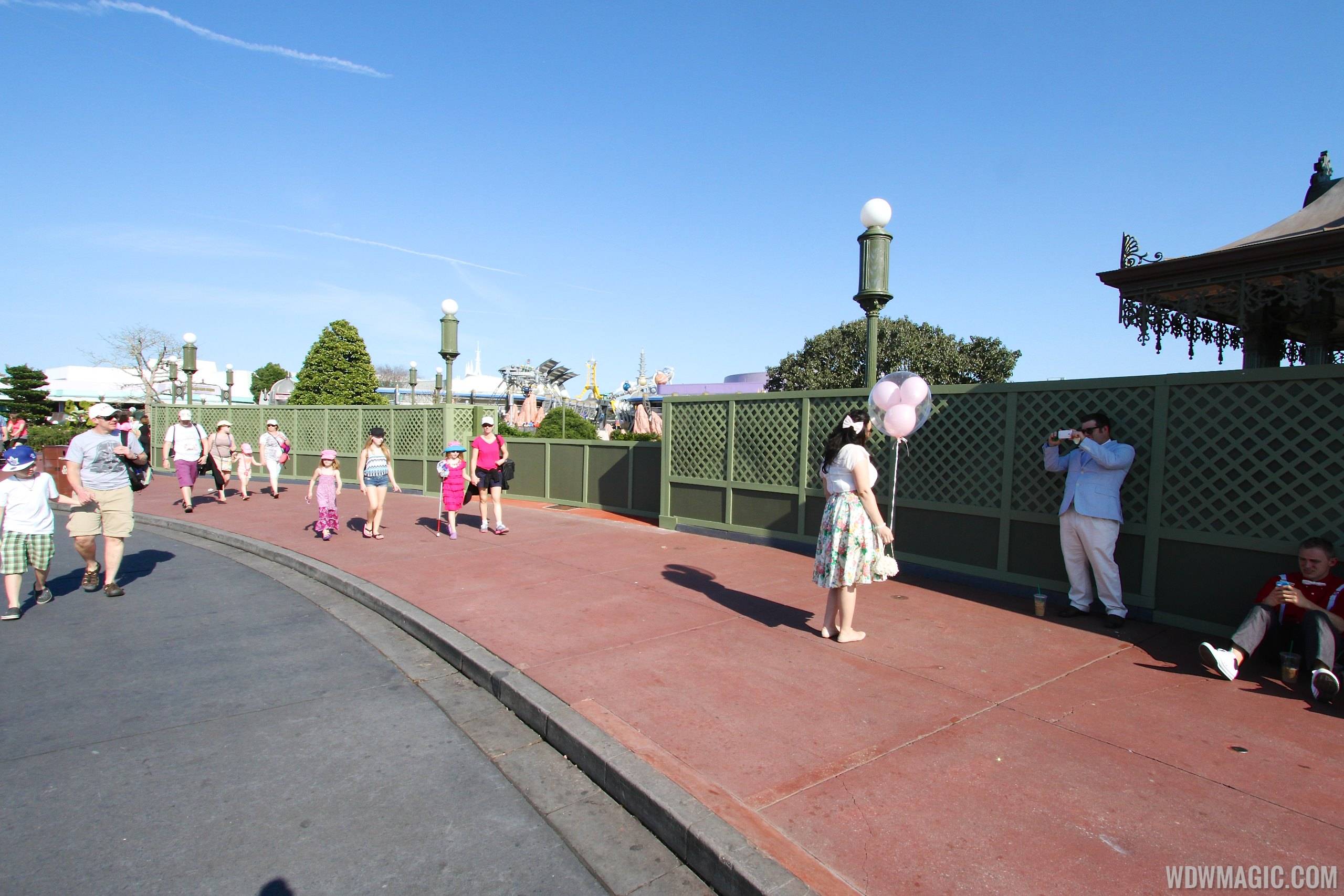 PHOTOS - Construction walls up around large sections of the hub at the Magic Kingdom