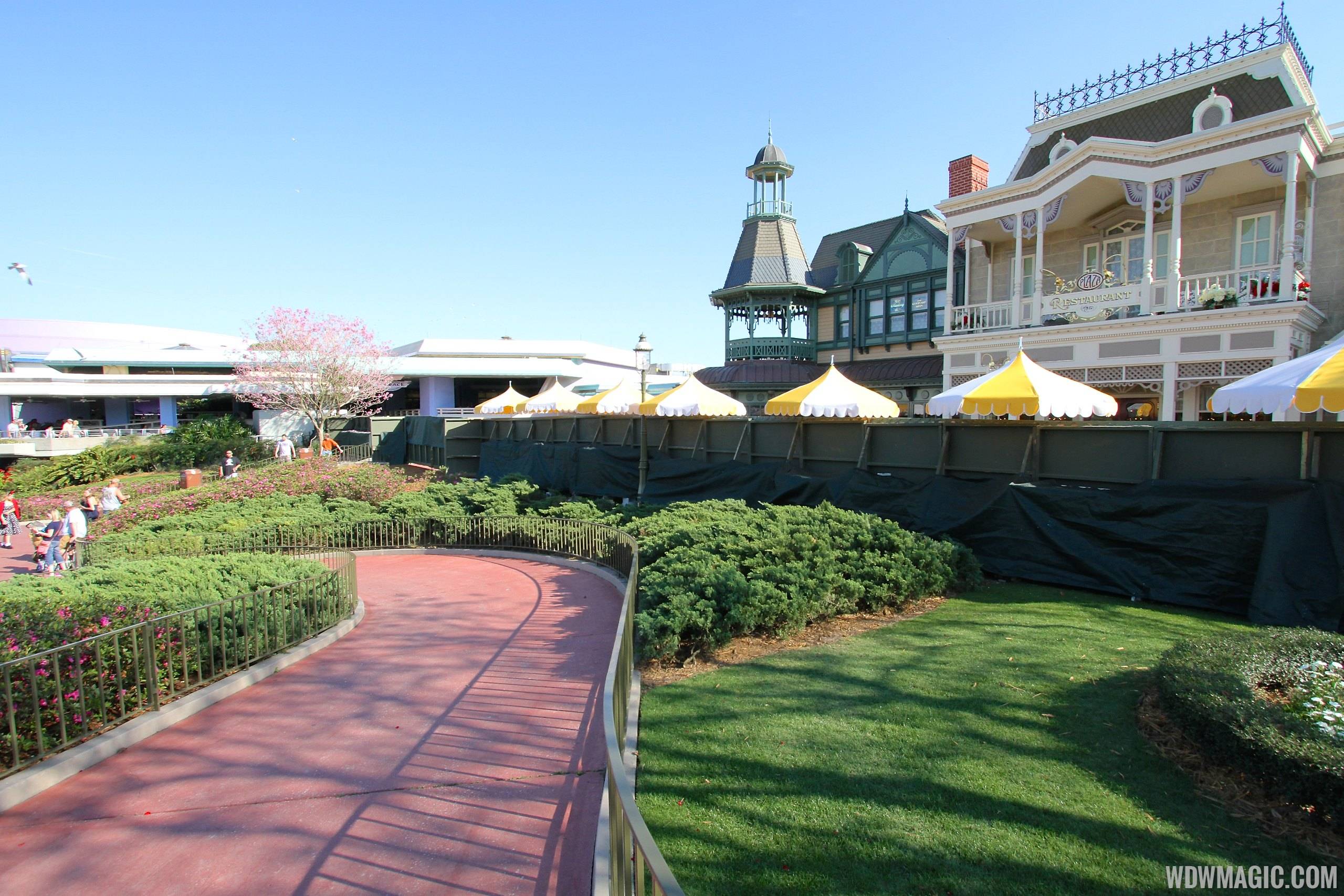 PHOTOS - Construction walls up around large sections of the hub at the Magic Kingdom