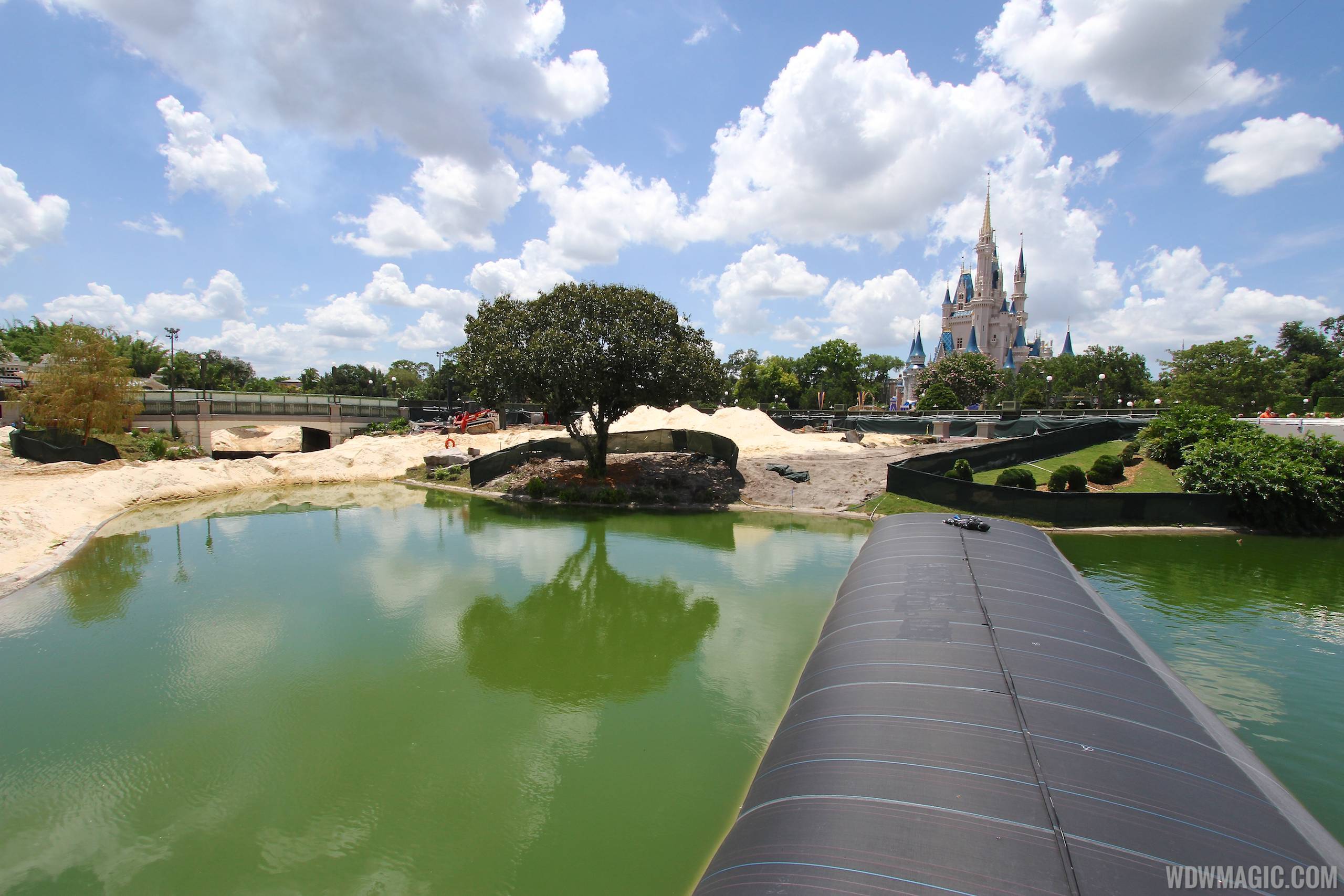 PHOTOS - Updated look at the hub redevelopment at the Magic Kingdom