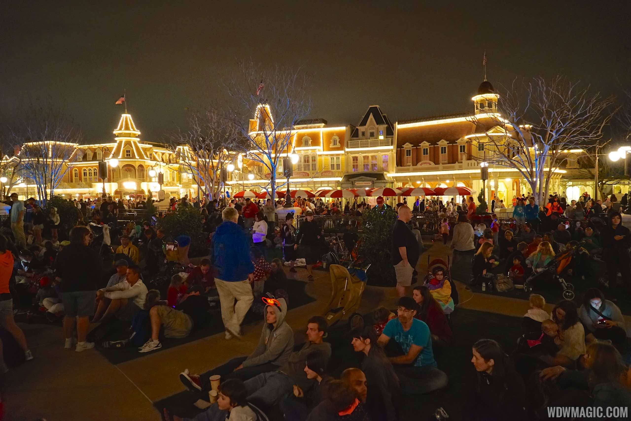 PHOTOS - After-dark in the new Main Street Plaza Gardens at the Magic Kingdom