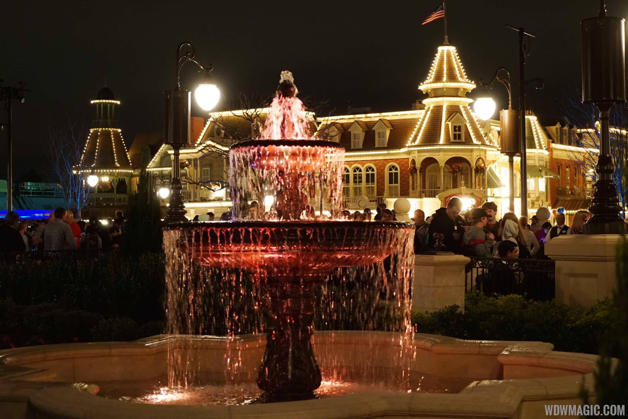 Plaza Gardens fountain at night