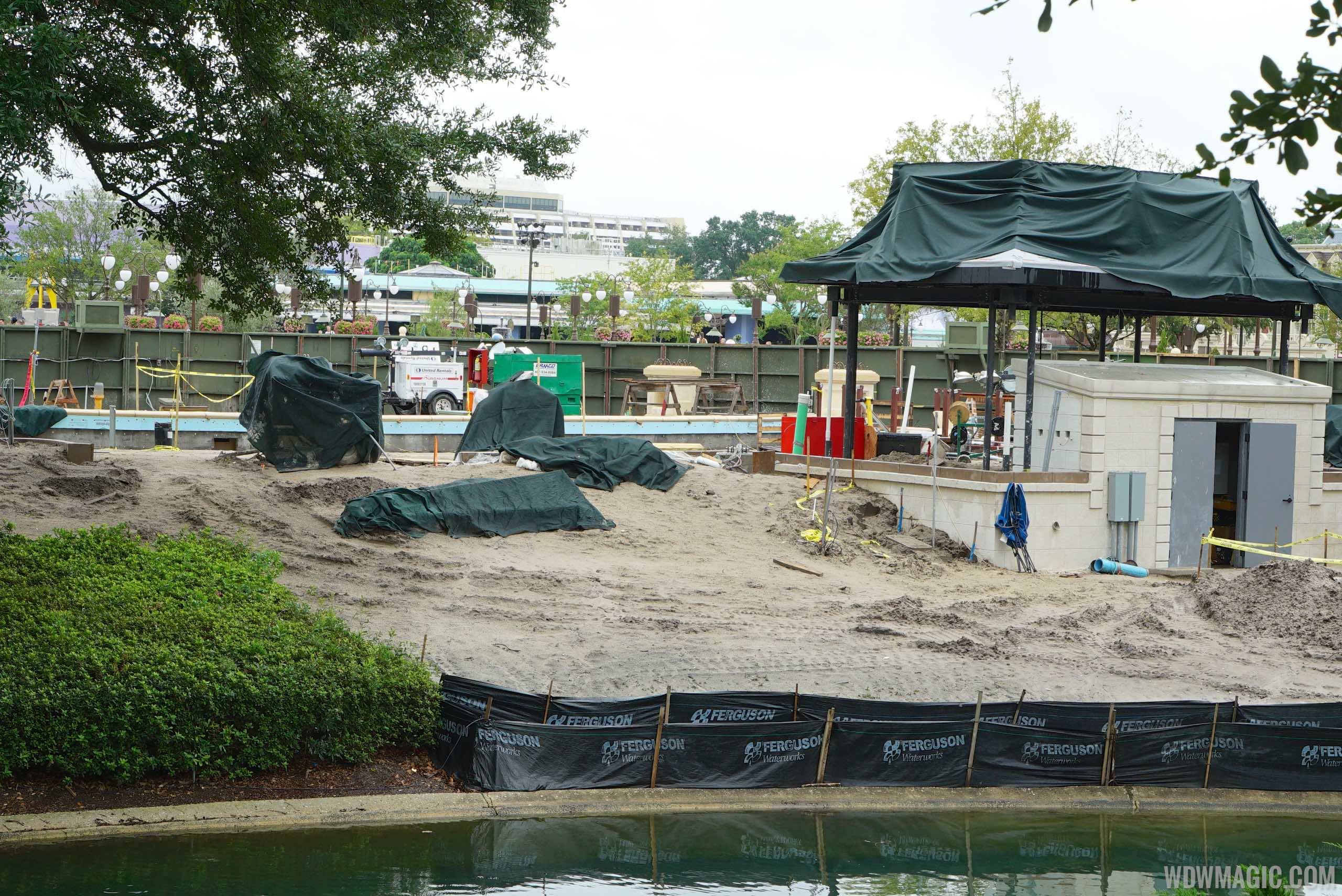 PHOTOS - Magic Kingdom central hub walkway construction update