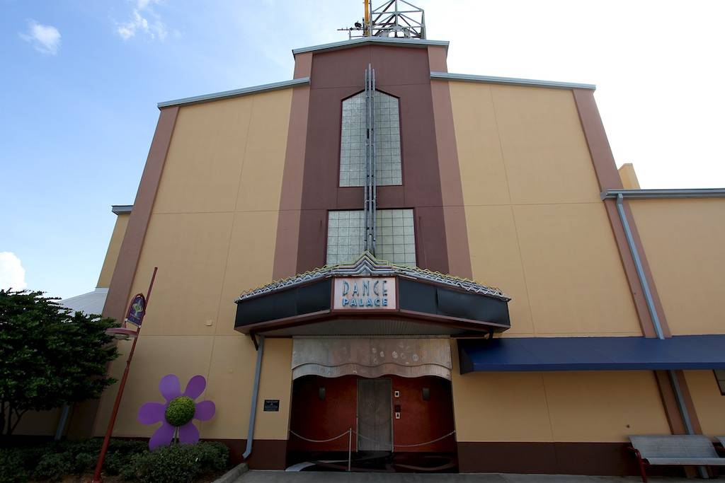 PHOTOS - Signs removed at Mannequins Dance Palace