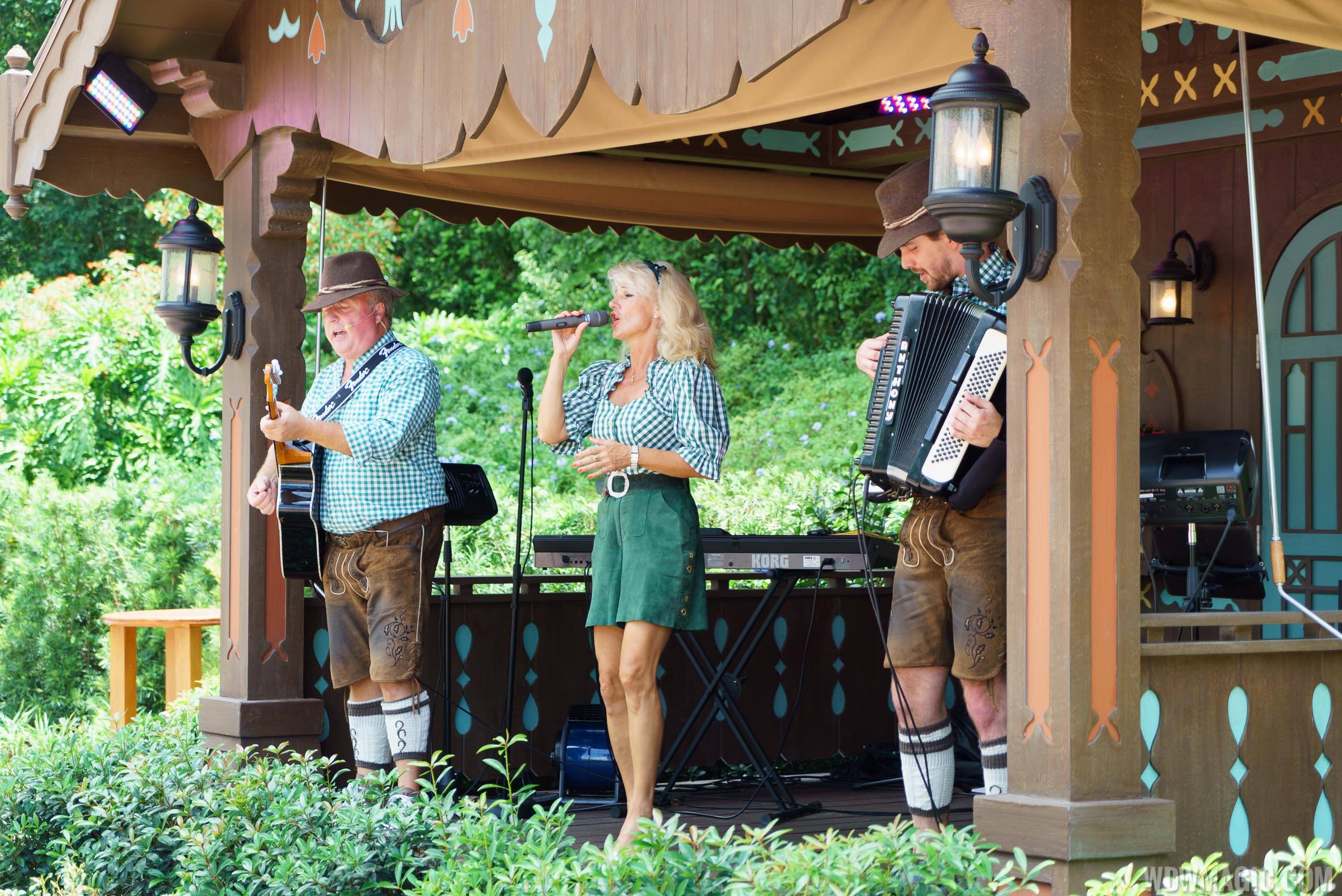 VIDEO - Margret Almer and The Bavarian Band take to the new Germany Pavilion stage