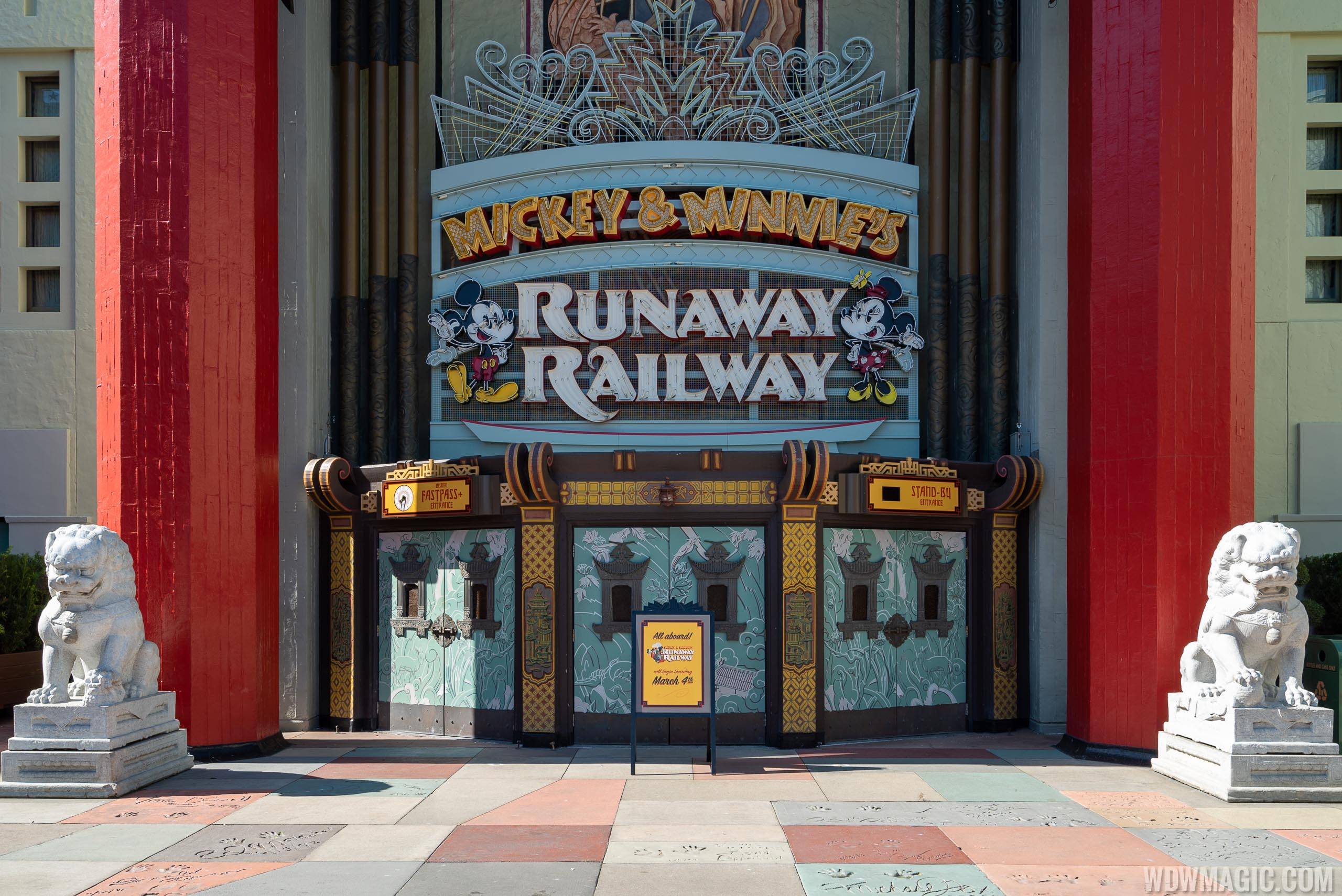 Mickey and Minnie's Runaway Railway FastPass and Standby signs
