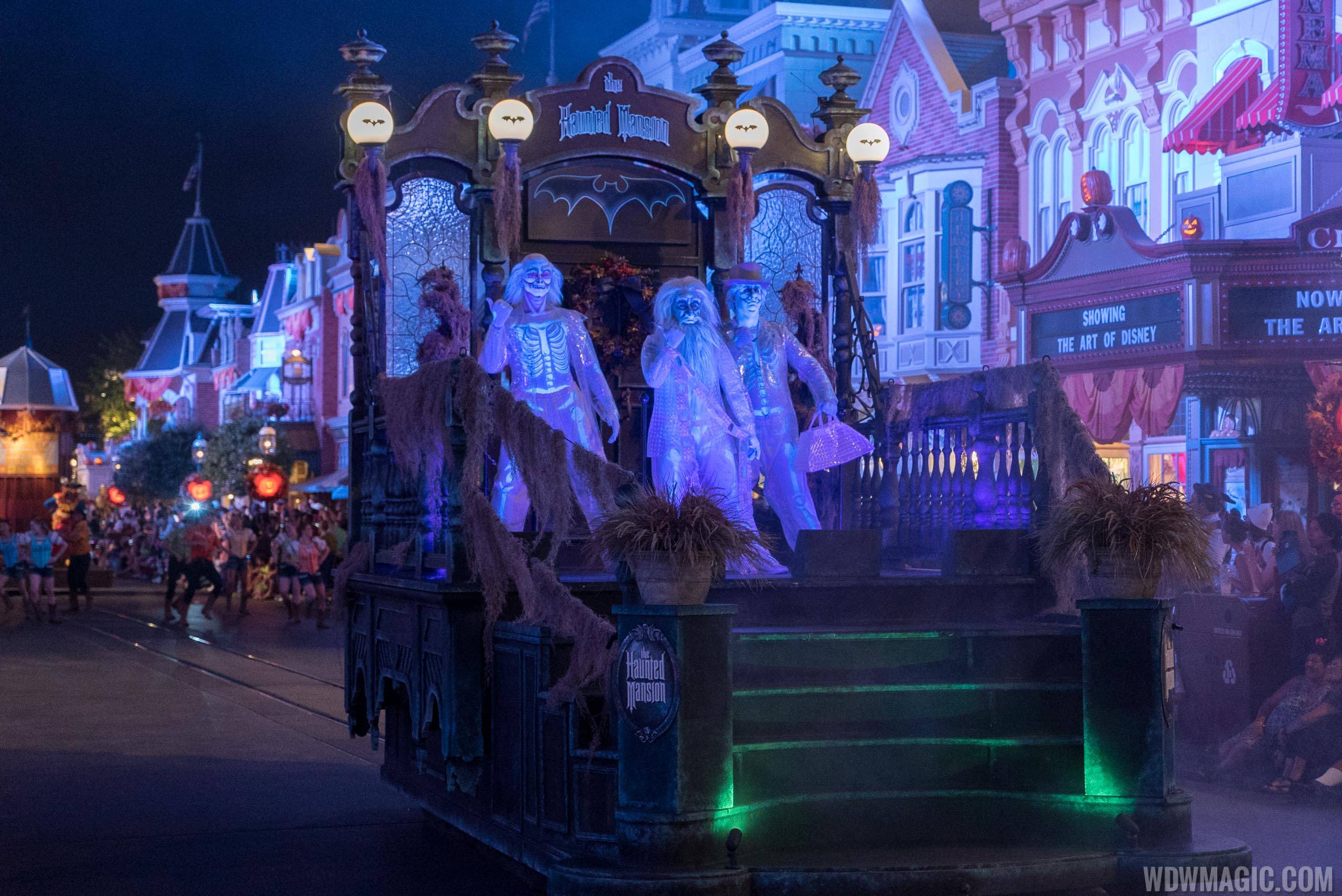 Mickey's Boo to You Halloween Parade - Haunted Mansion Hitchhiking Ghosts