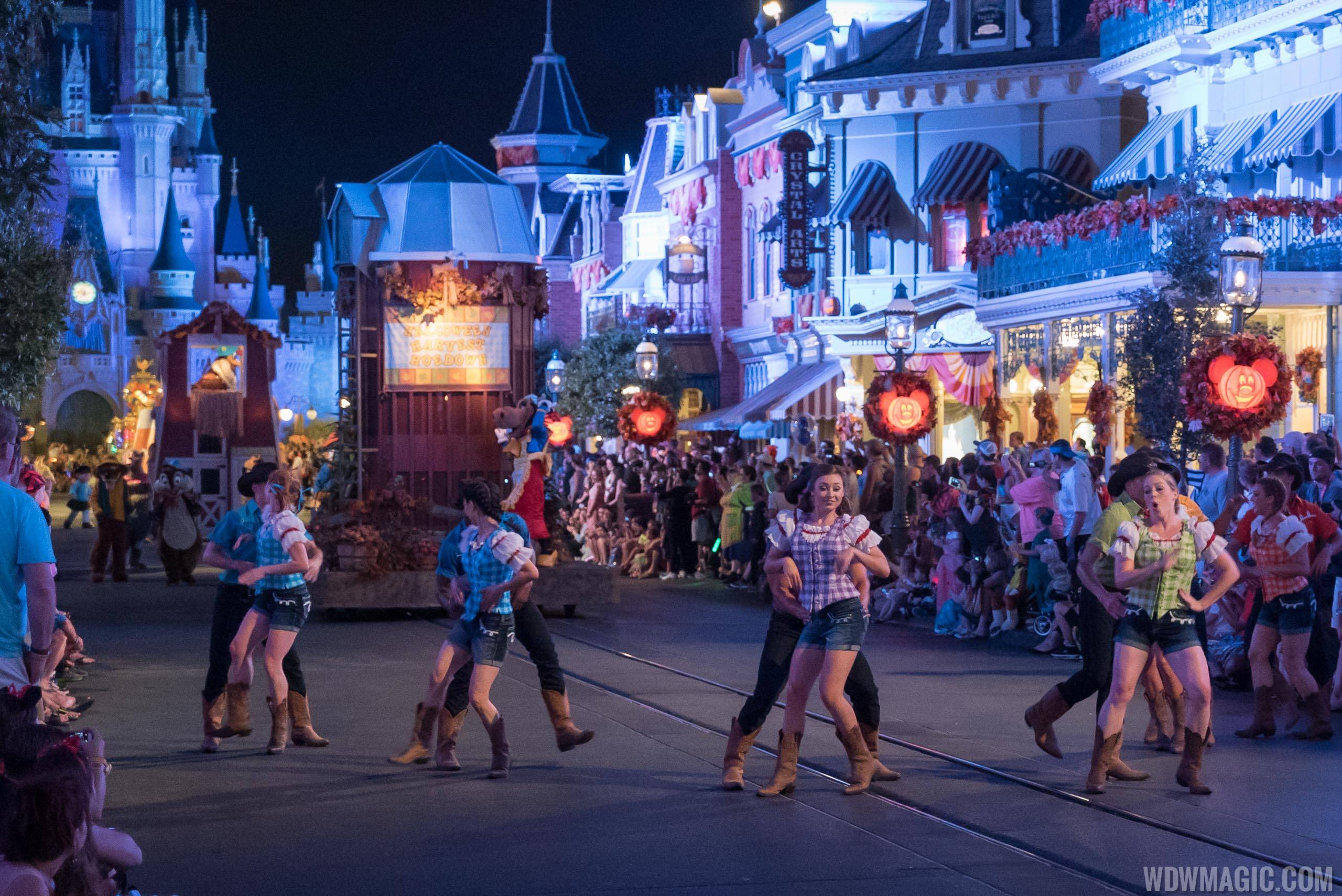 Mickey's Boo to You Halloween Parade - Hoedown unit