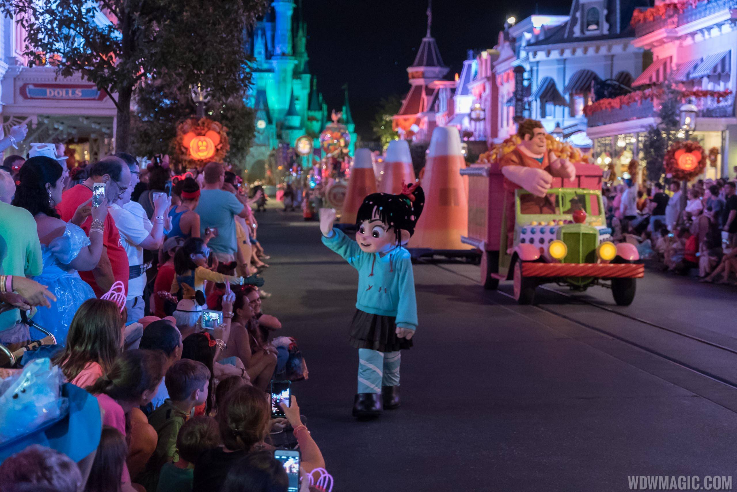 Mickey's Boo to You Halloween Parade - Wreck It Ralph and Vanellope