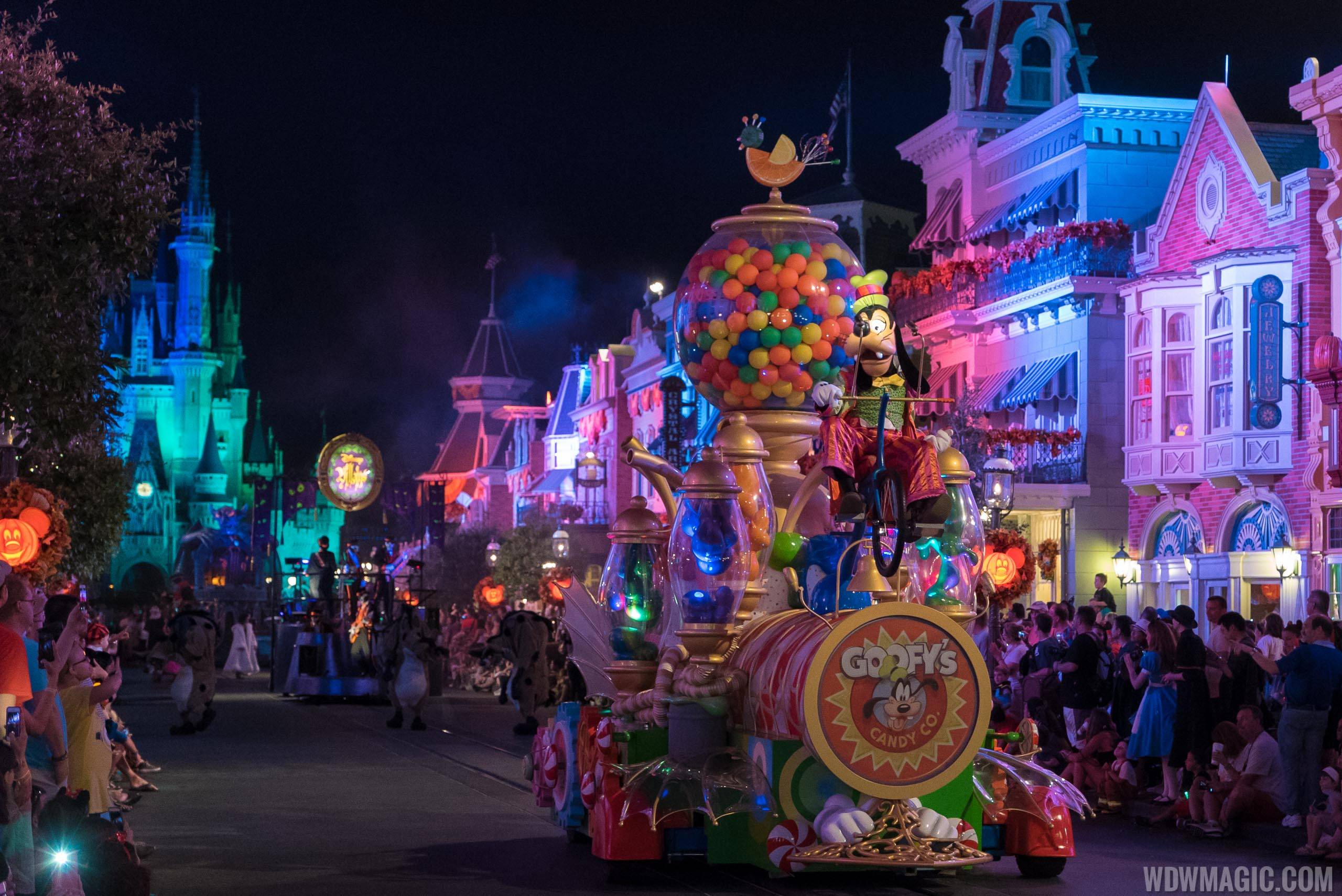 Mickey's Boo to You Halloween Parade - Goofy's Candy Co Float