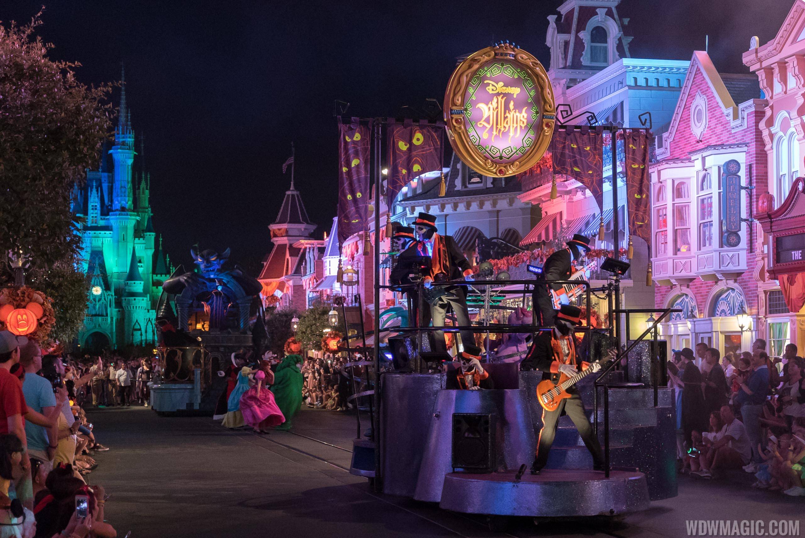 Mickey's Boo to You Halloween Parade - Disney Villains Unit