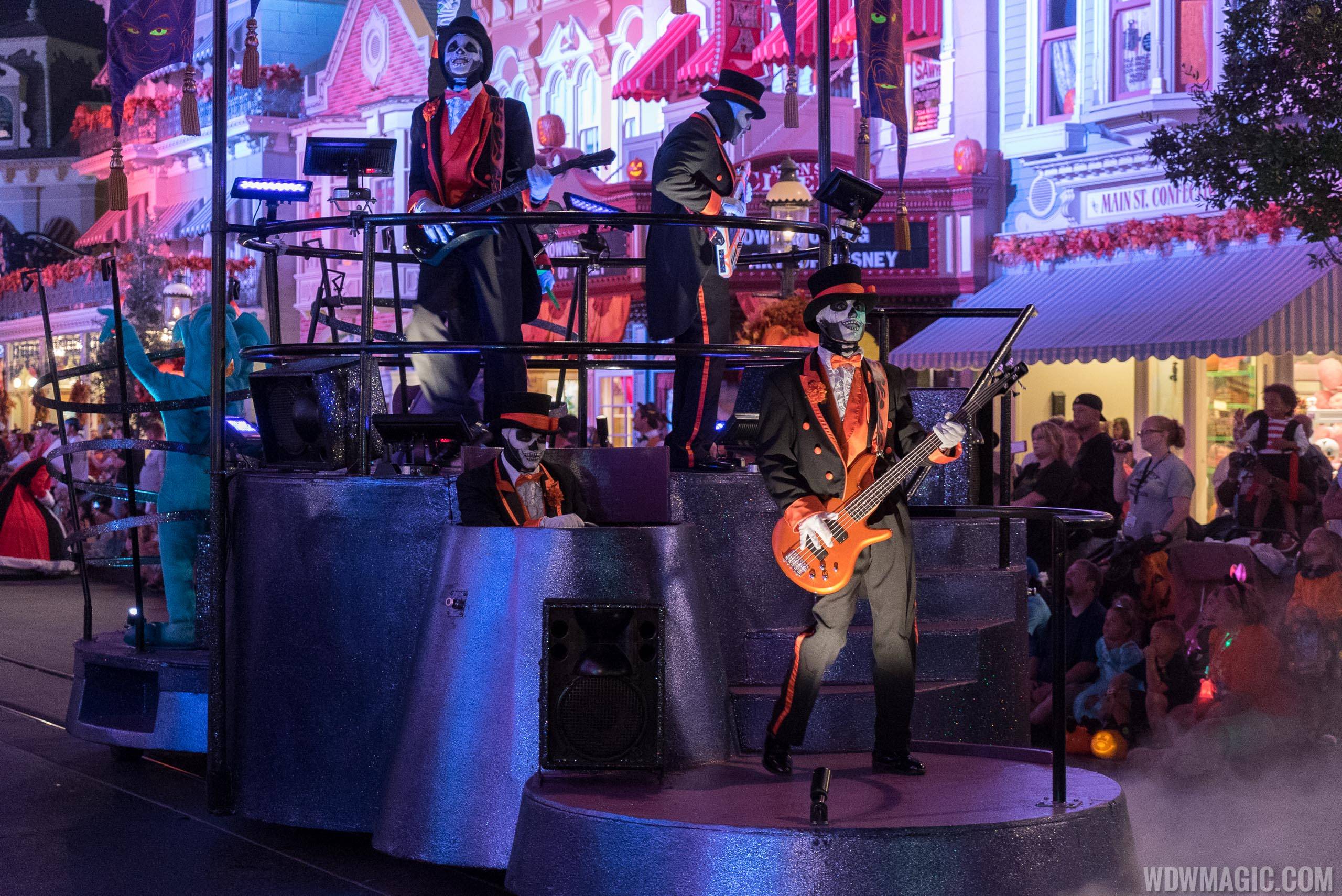 Mickey's Boo to You Halloween Parade - Skeleton Band