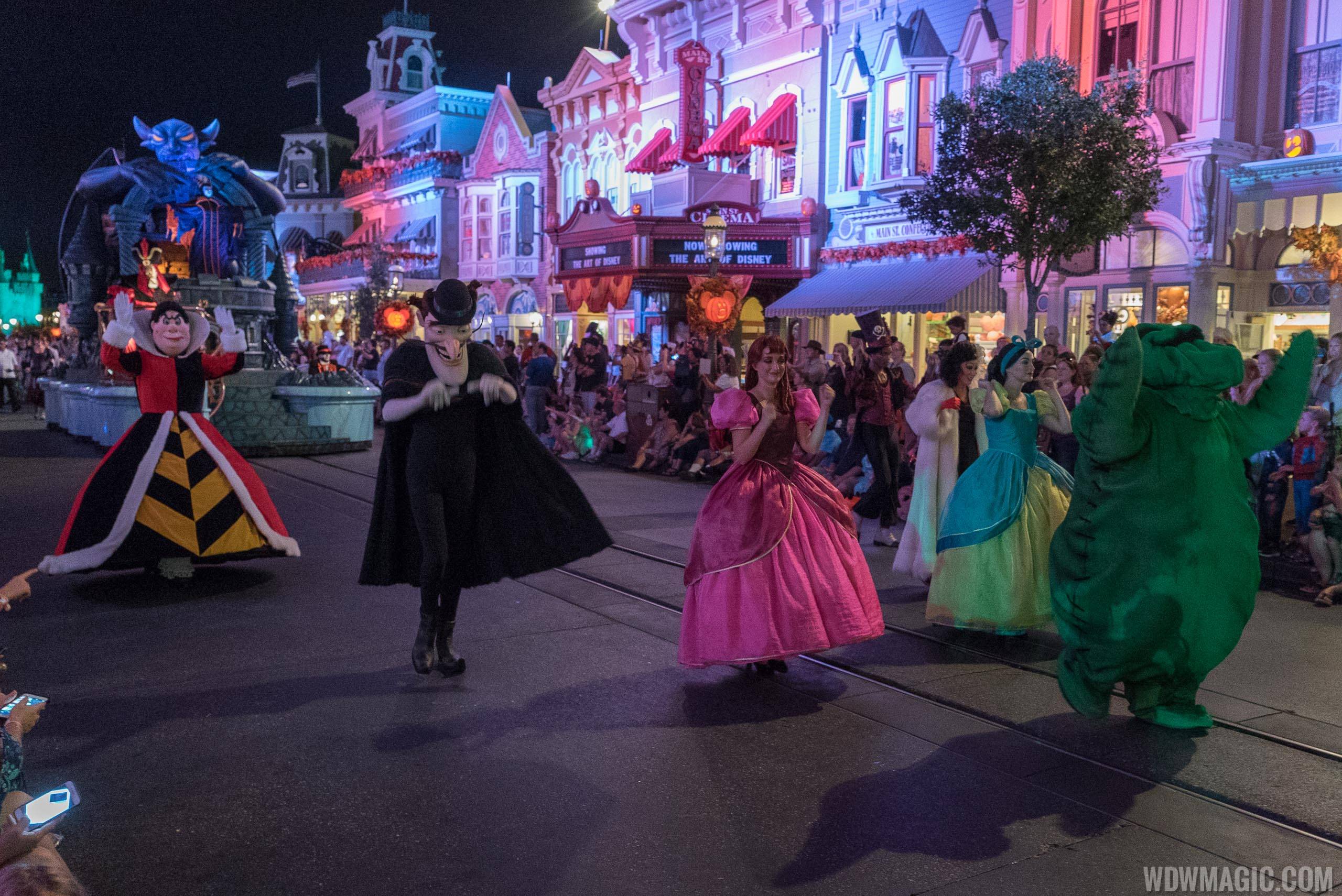 Mickey's Boo to You Halloween Parade - Oogie Boogie, Step Sisters, Cruella de Vill, Bowler Hat Guy and Queen of Hearts