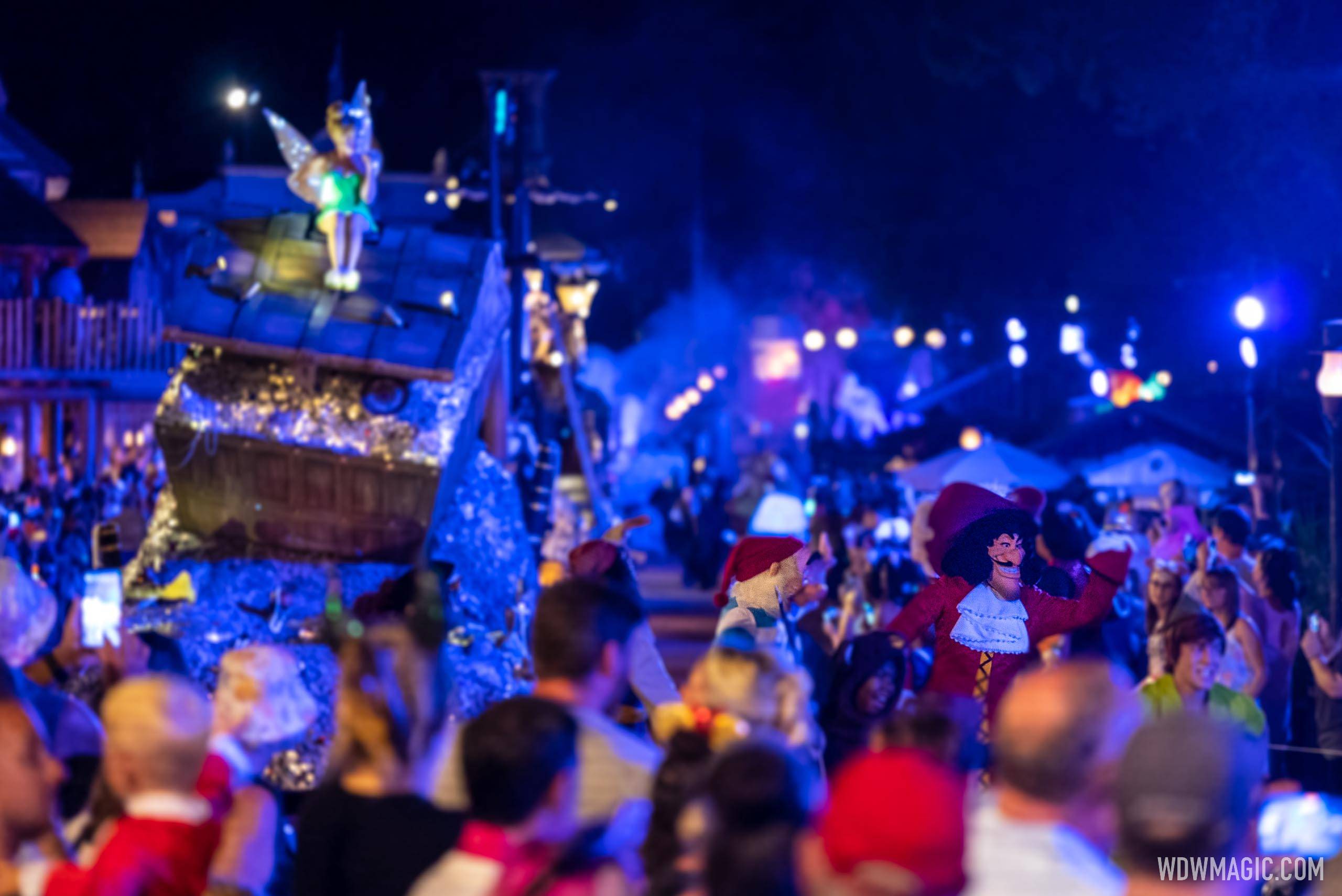 Mickey's Boo-To-You Halloween Parade - Captain Hook and Smee