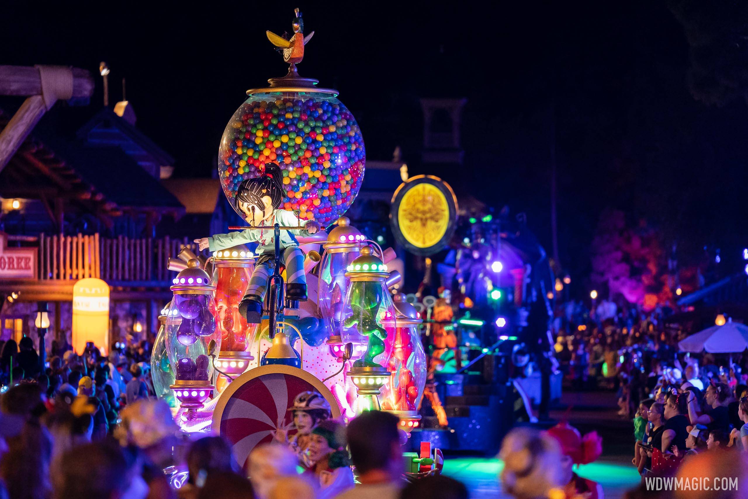 Mickey's Boo-to-You Halloween Parade 2022 - Frontierland