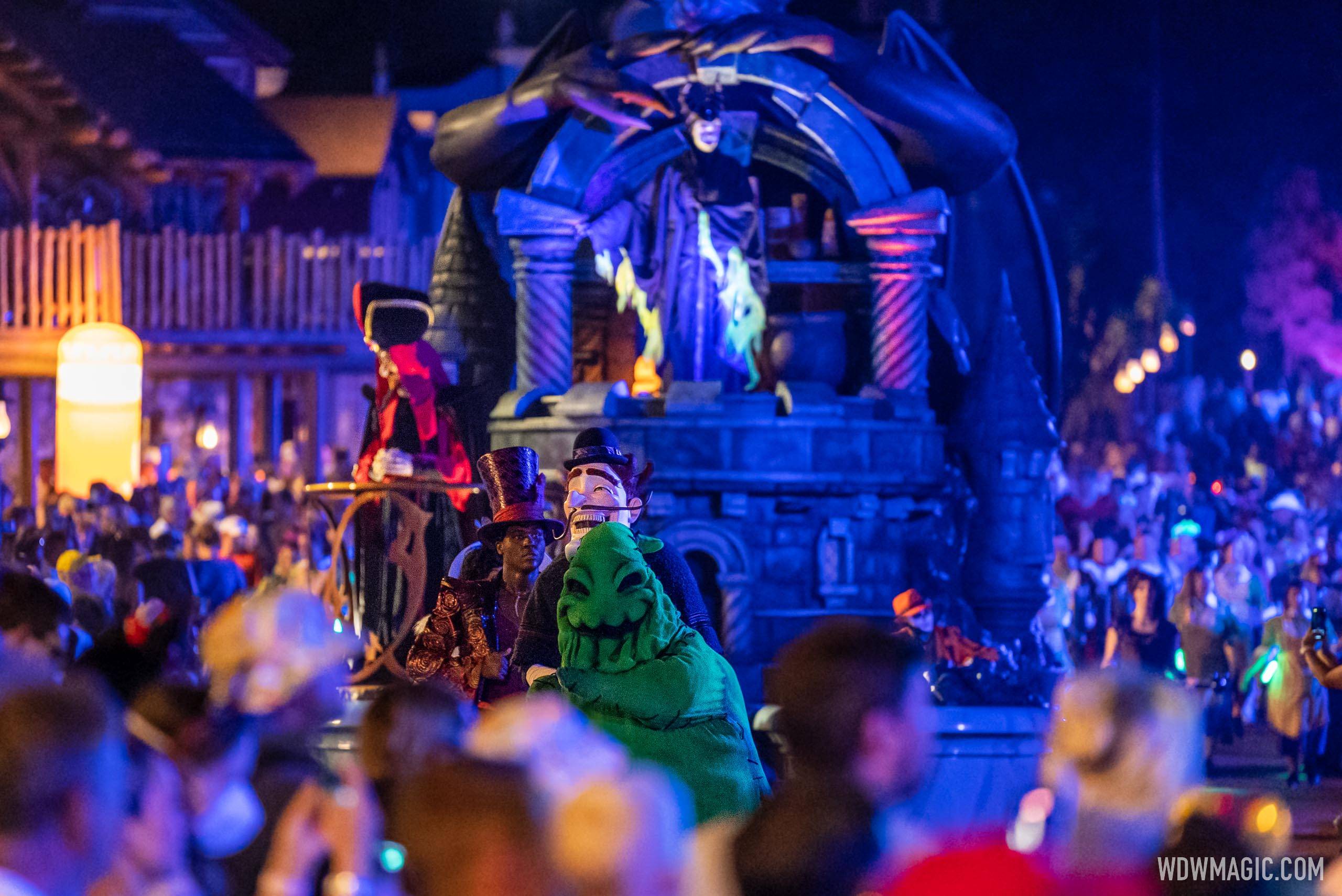 HAPPY HALLOWEEN! - Mickey’s Boo-to-You Halloween Parade video now available