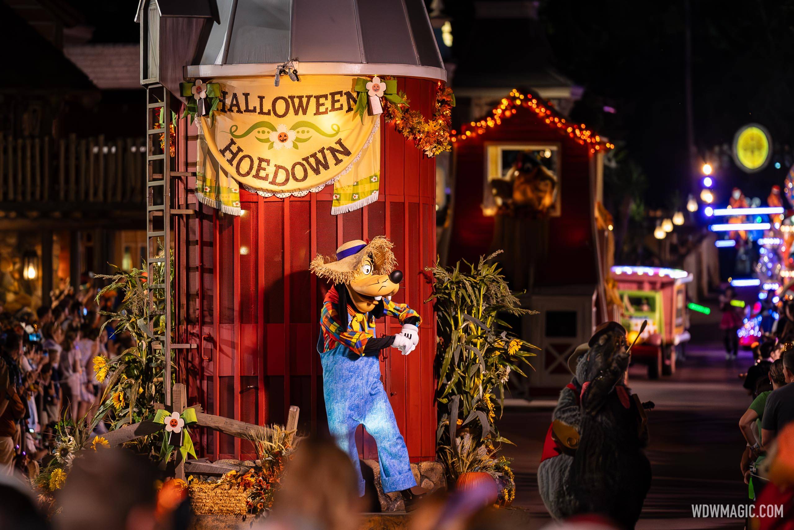 Mickeys-Boo-to-You-Halloween-Parade_Full_52623.jpg