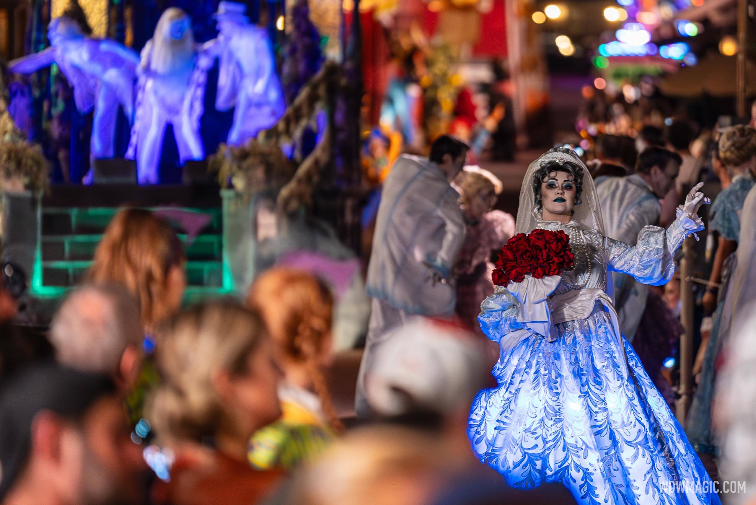 Mickey's Boo-to-You Halloween Parade 2023 - Frontierland