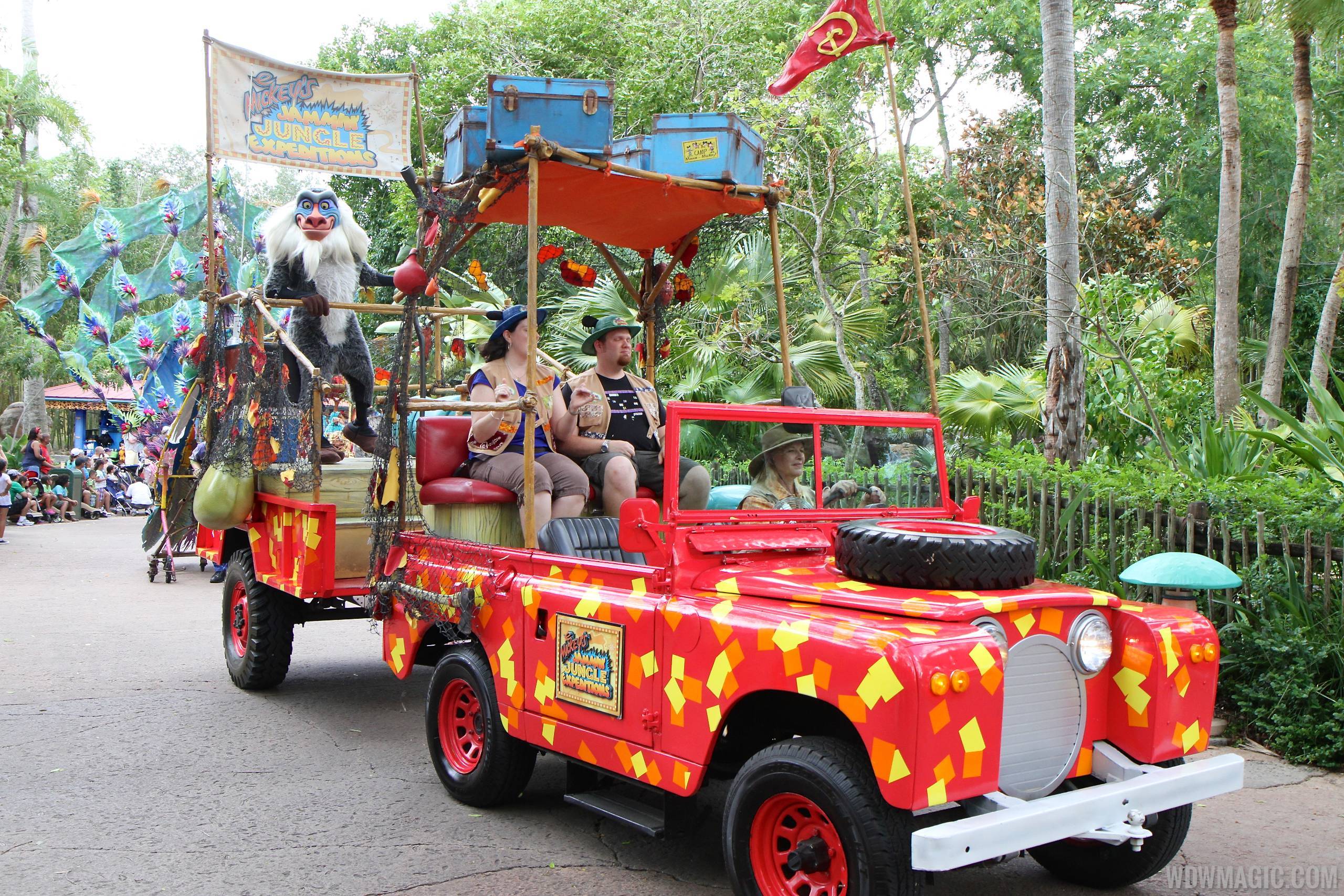 PHOTOS and VIDEO - Mickey's Jammin' Jungle Parade final performance