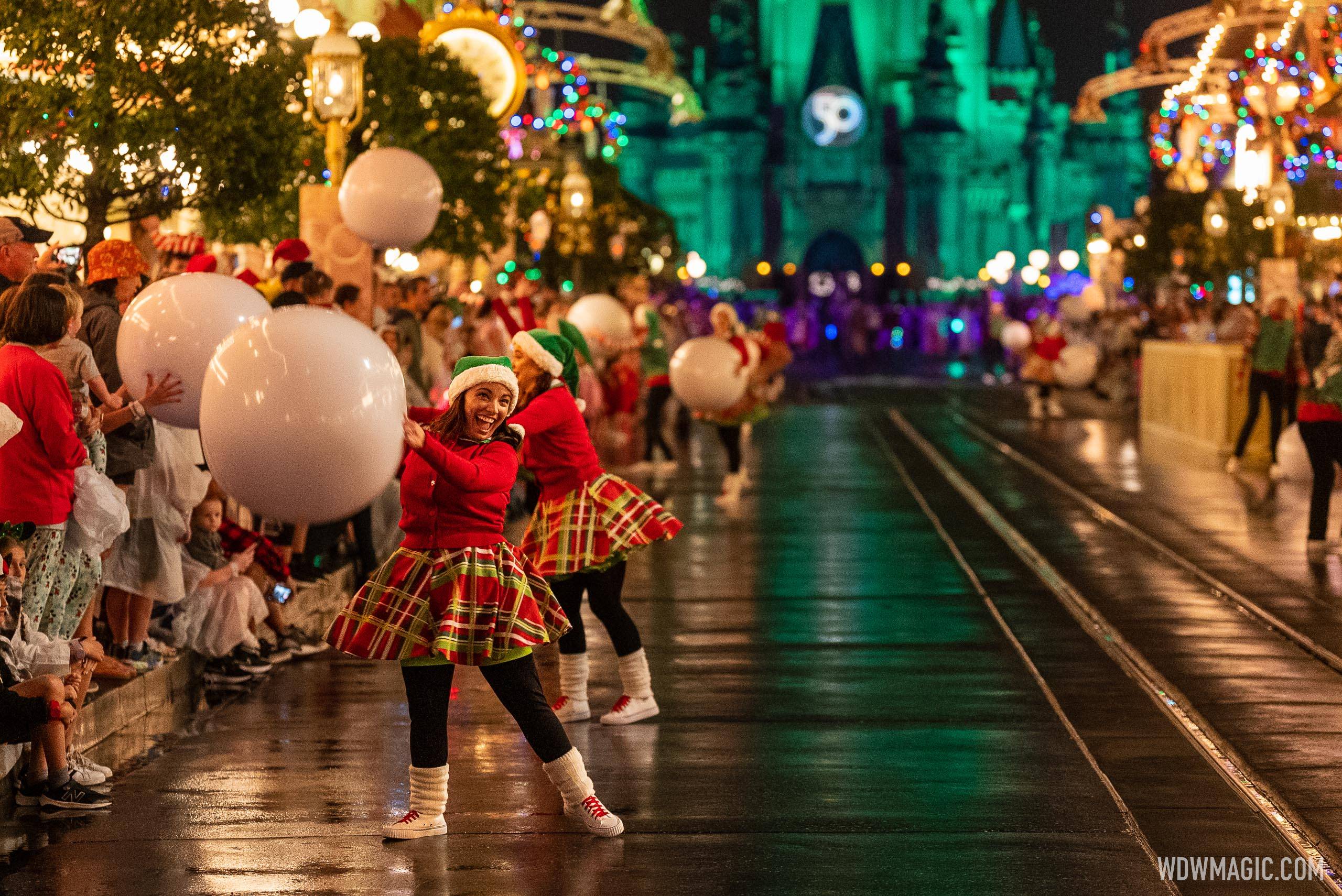 Magic Kingdom - Balloons on Main Street, Main Street USA Ma…