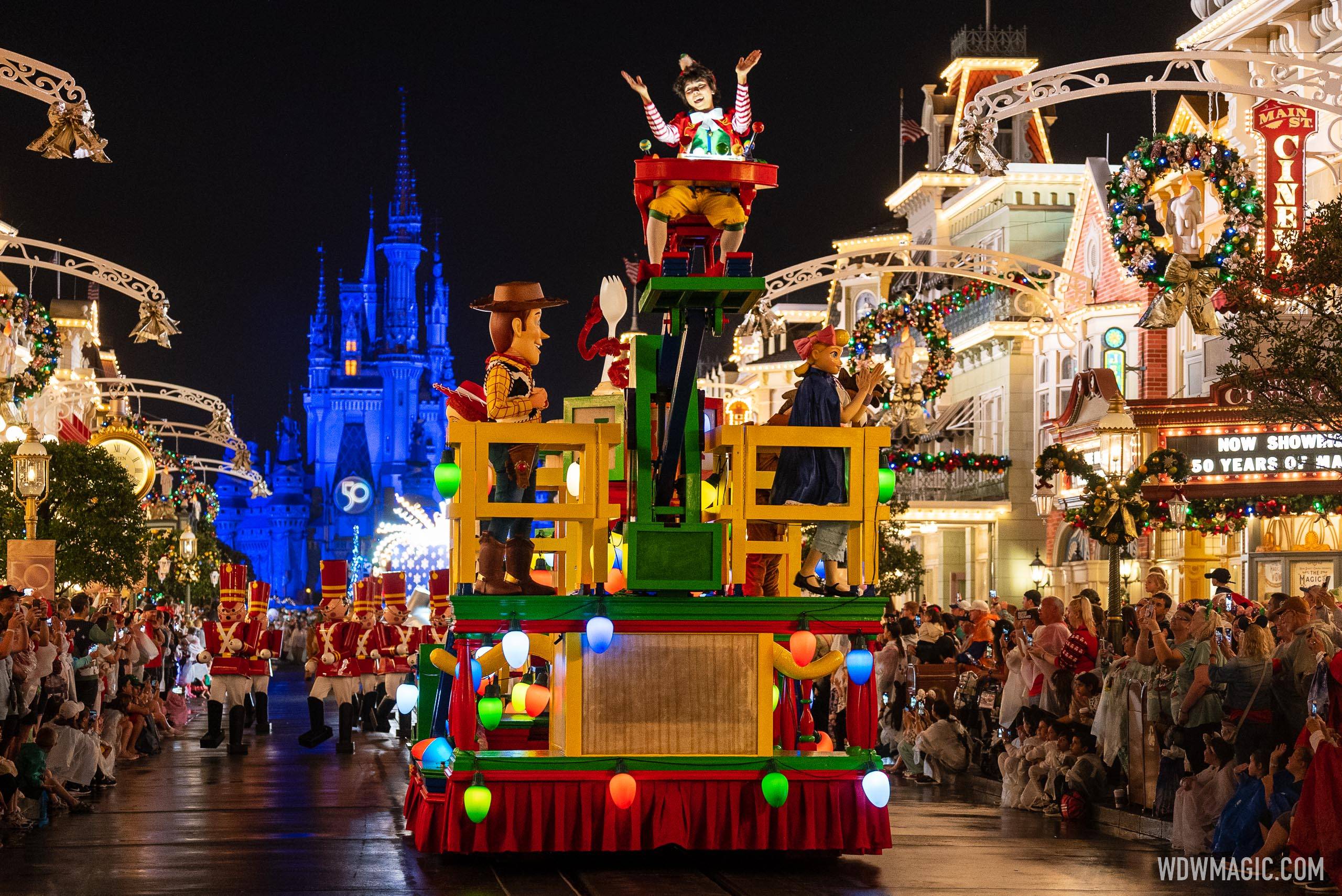 VIDEO - Mickey's Once Upon A Christmastime Parade