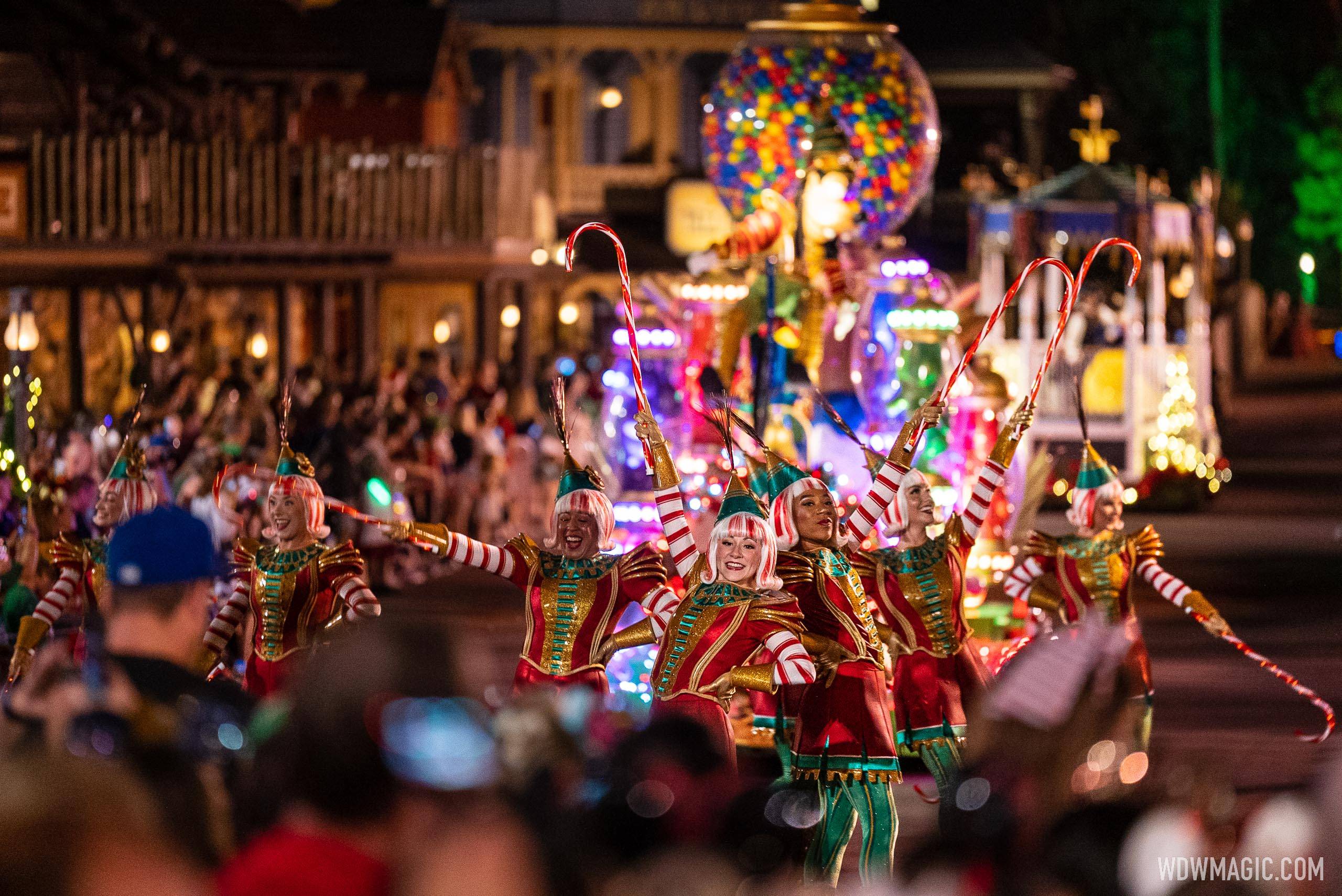 Mickeys-Once-Upon-a-Christmastime-Parade_Full_49539.jpg