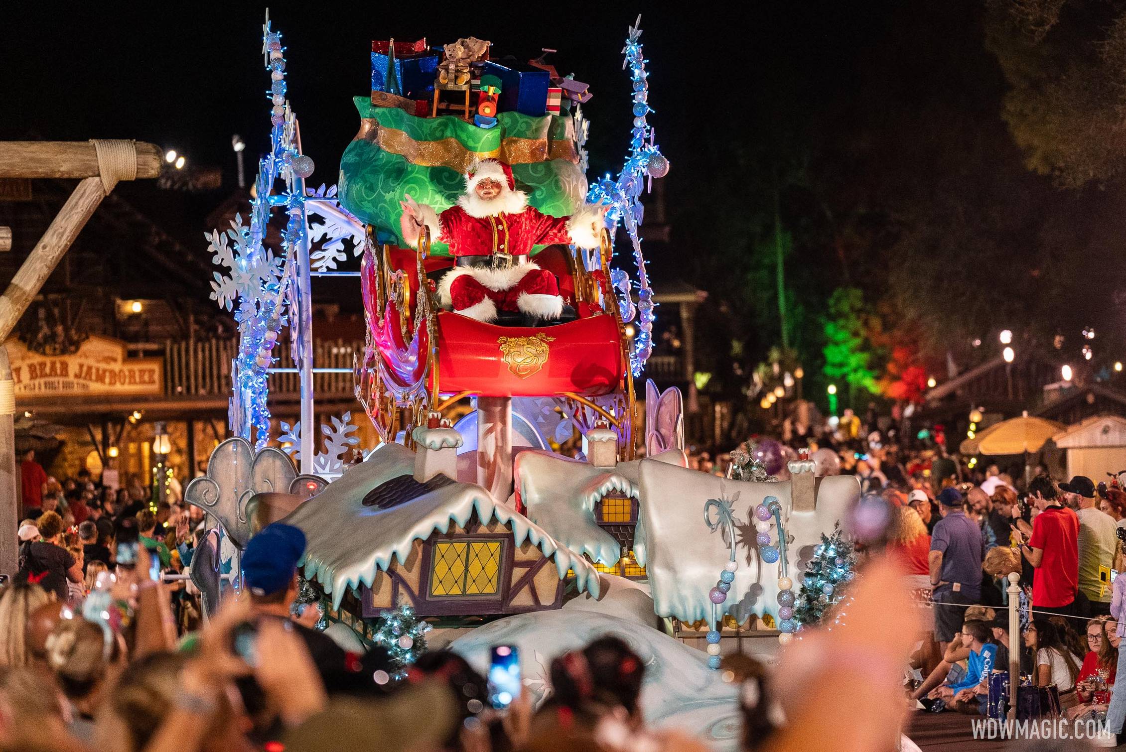 Mickeys-Once-Upon-a-Christmastime-Parade_Full_49571.jpg