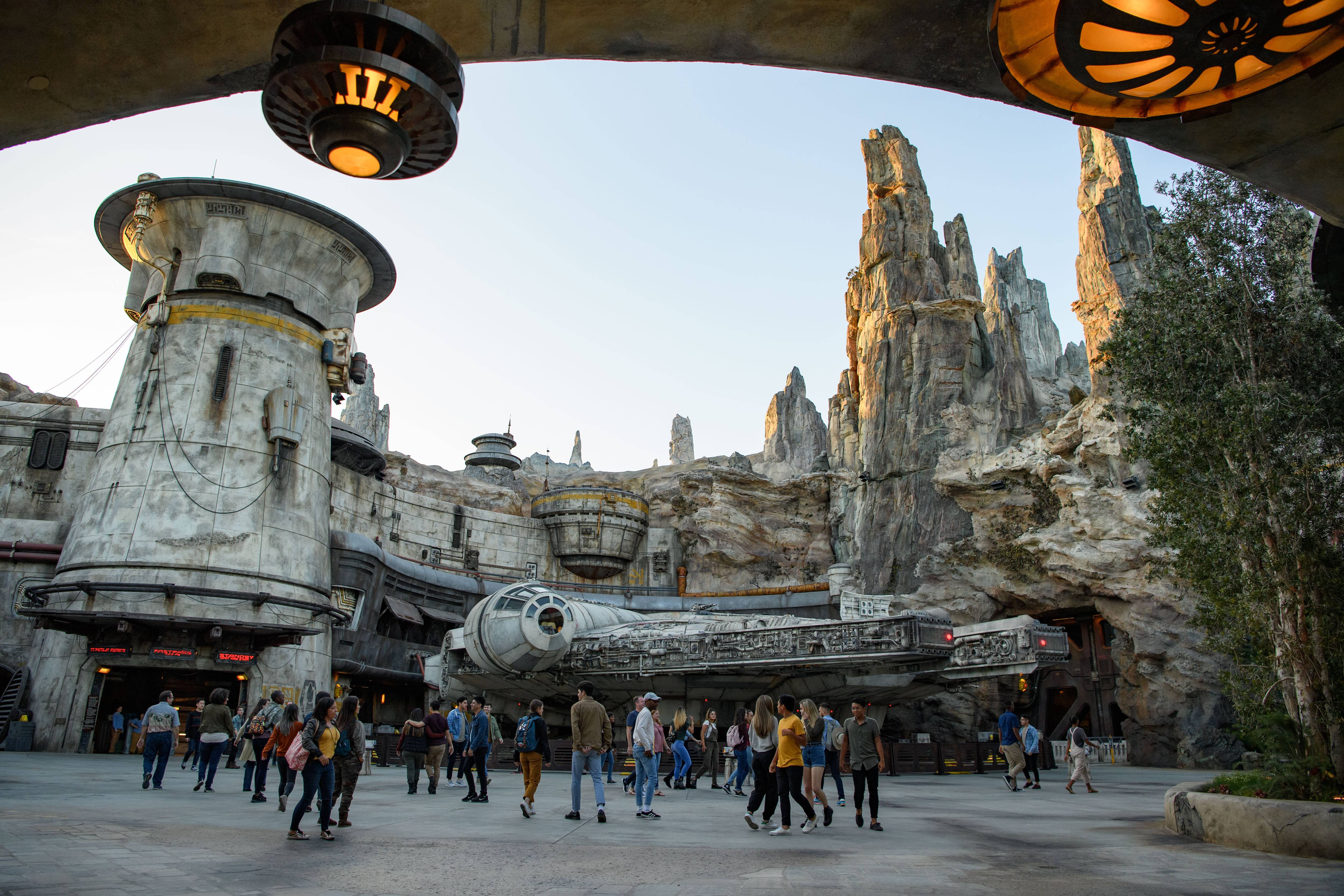Millennium Falcon Smugglers Run overview