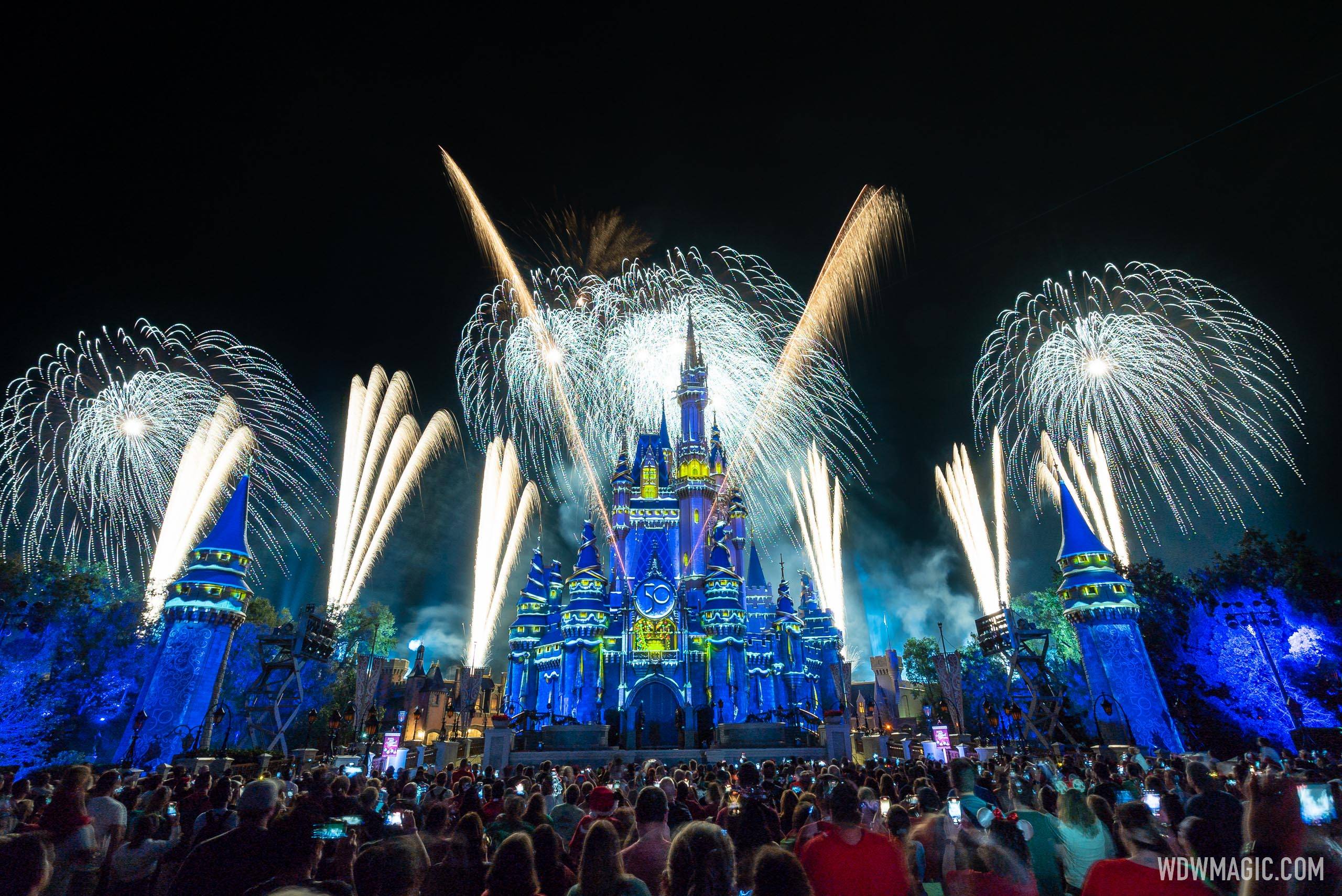 Minnie's Wonderful Christmastime Fireworks show 2022
