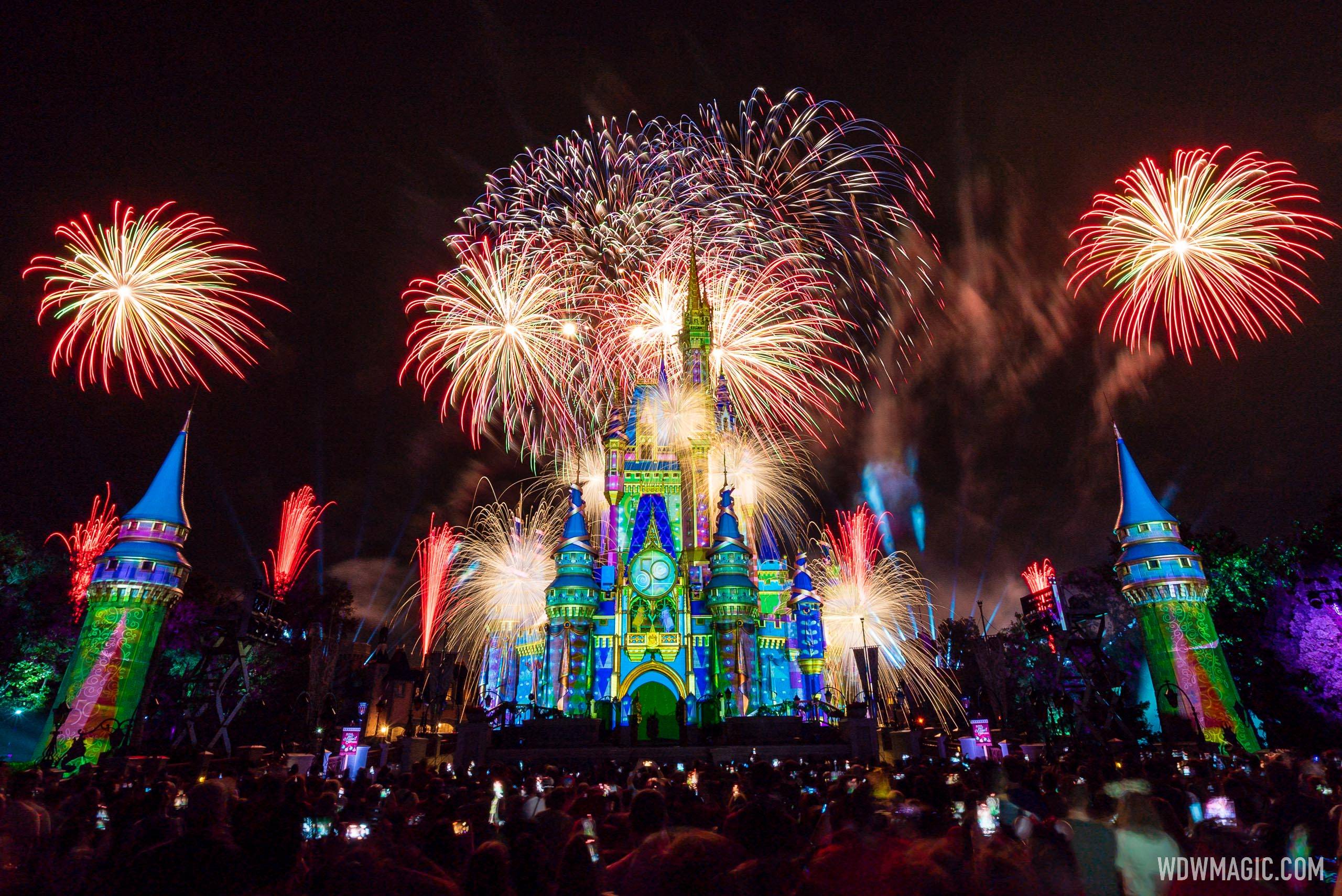 Minnie's Wonderful Christmastime Fireworks show