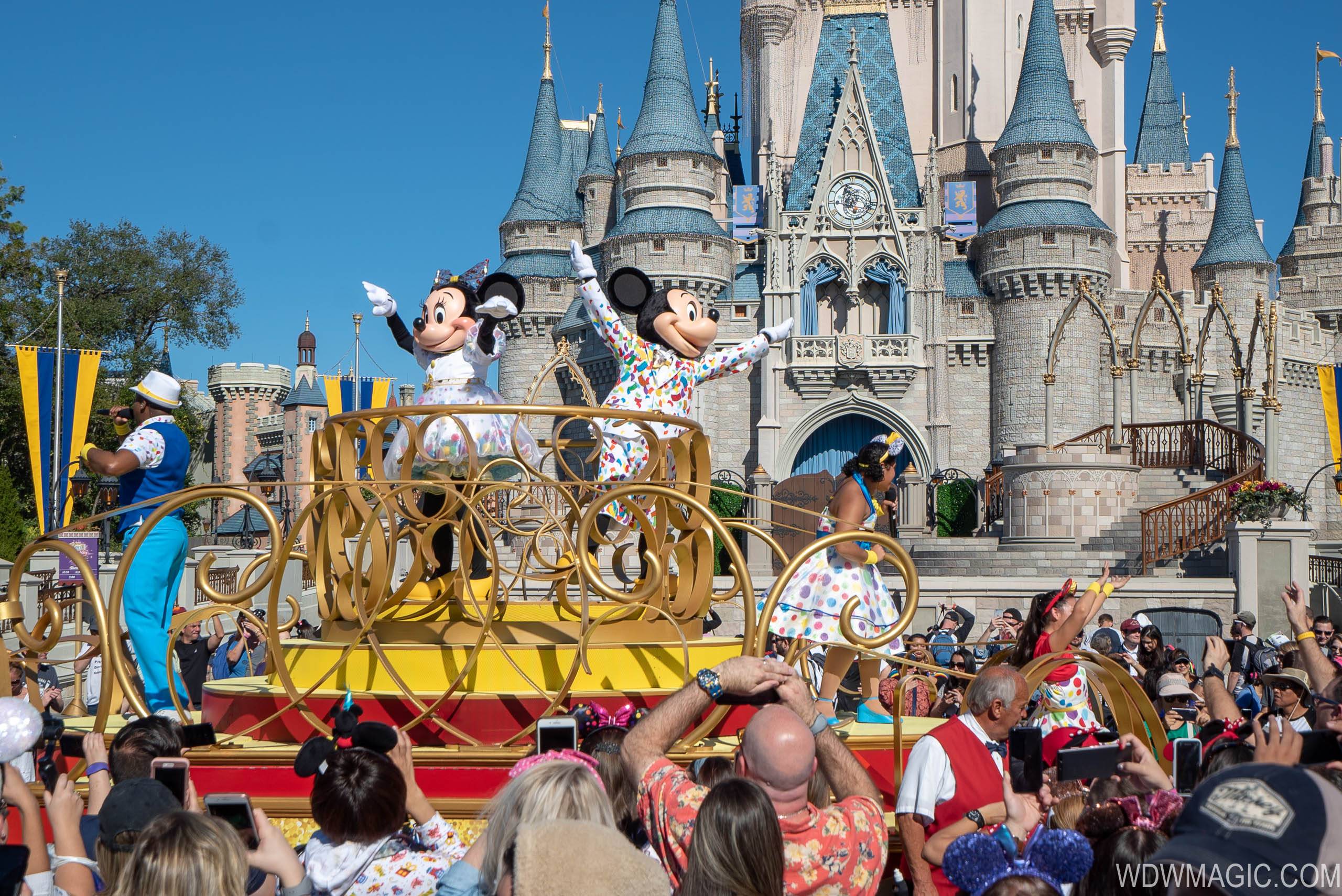VIDEO - Move It! Shake It! MousekeDance It! Street Party debuts at the Magic Kingdom
