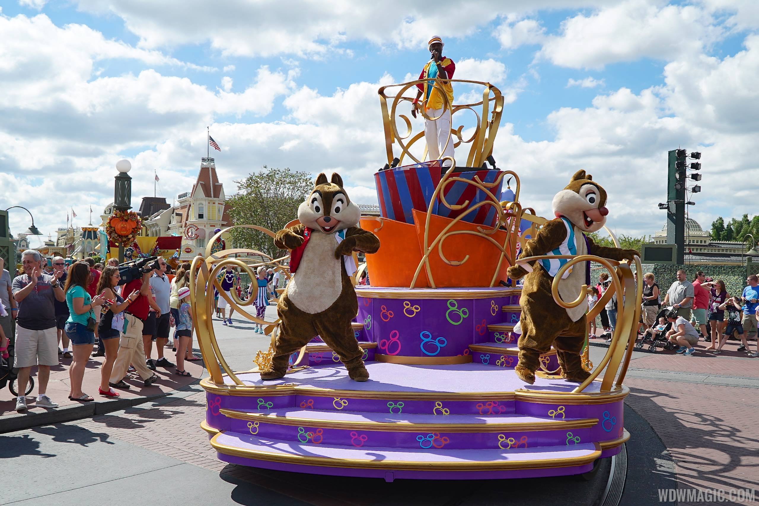 VIDEO - New 'Move It! Shake It! Dance and Play It!' Street Party opens at the Magic Kingdom