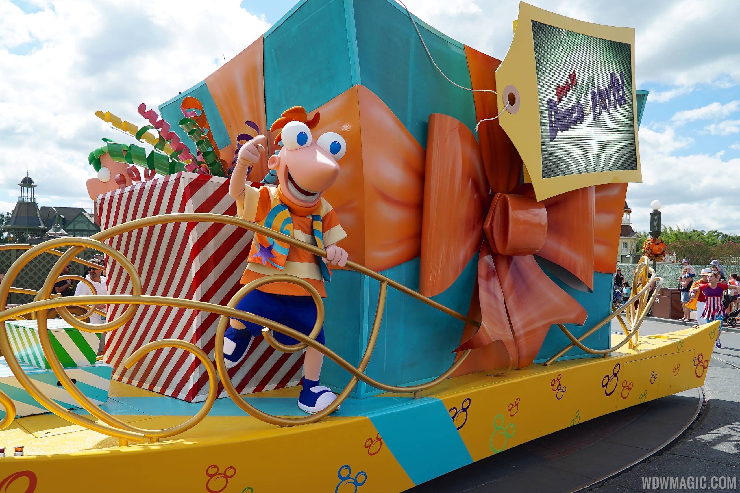 VIDEO - New 'Move It! Shake It! Dance and Play It!' Street Party opens at the Magic Kingdom