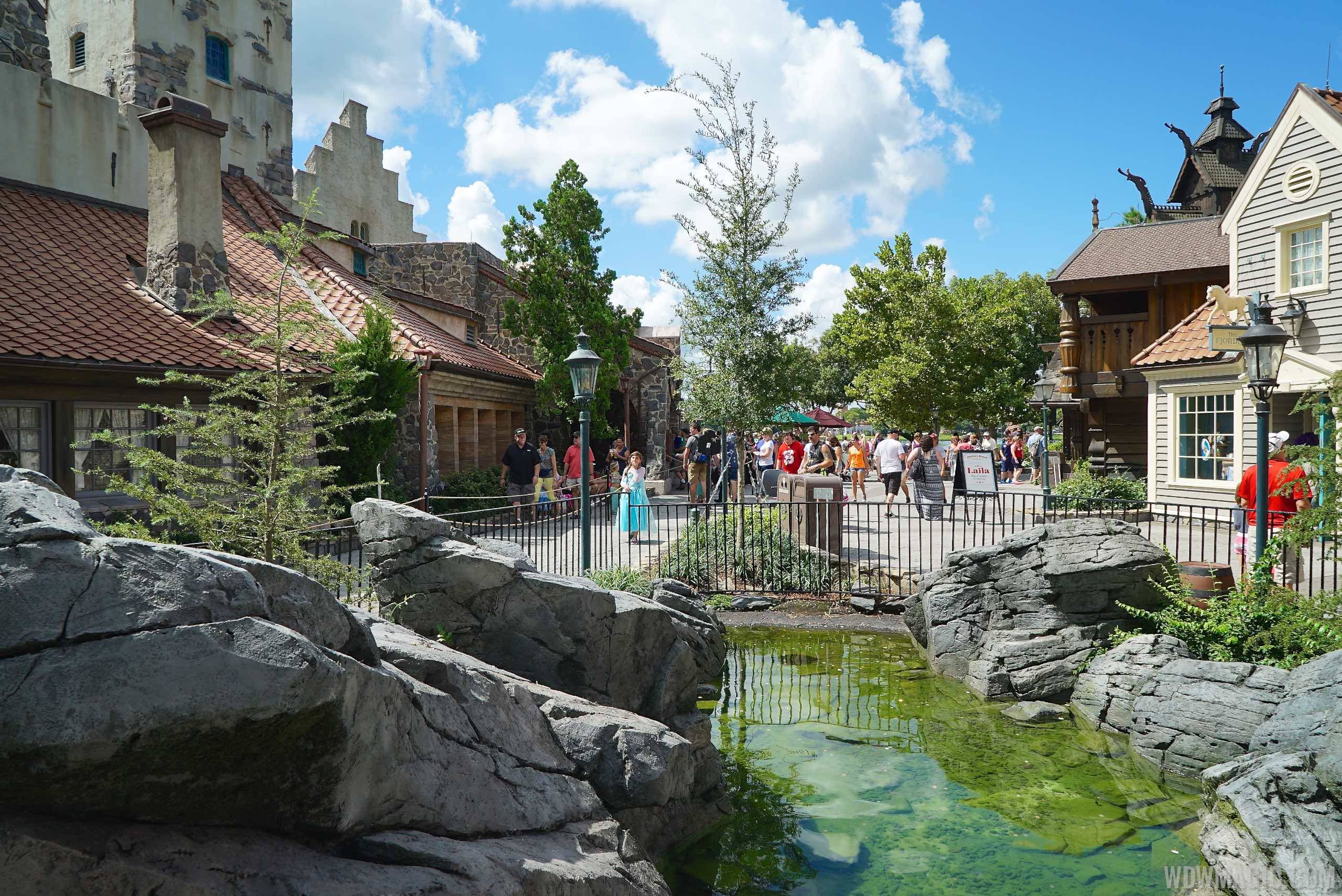 VIDEO - A look behind the walls at the Norway pavilion's new home for Anna and Elsa - the Royal Sommerhus